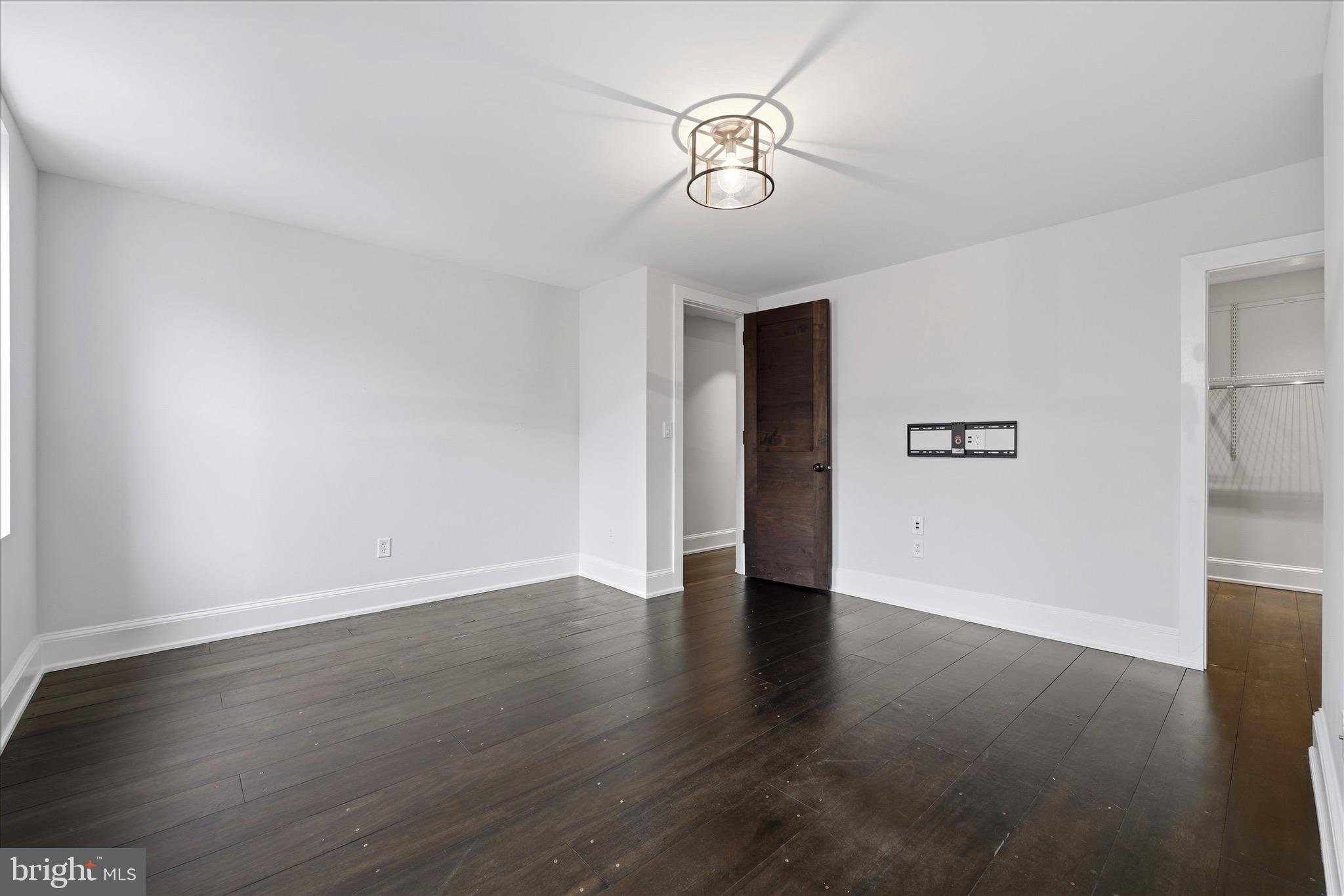 330 E THOMPSON STREET