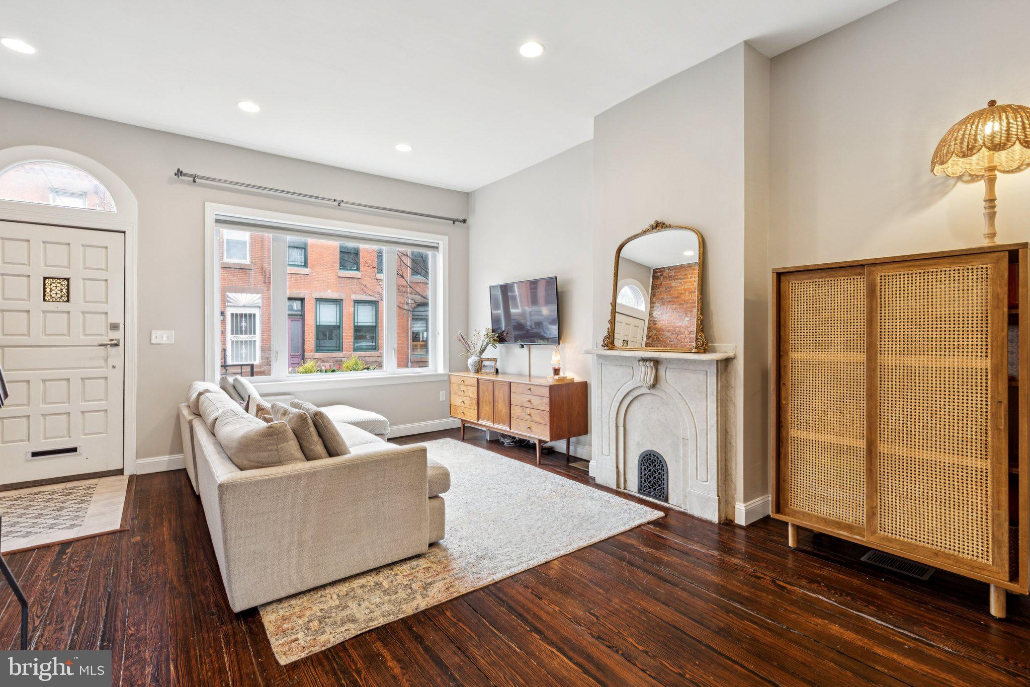 858 E THOMPSON STREET