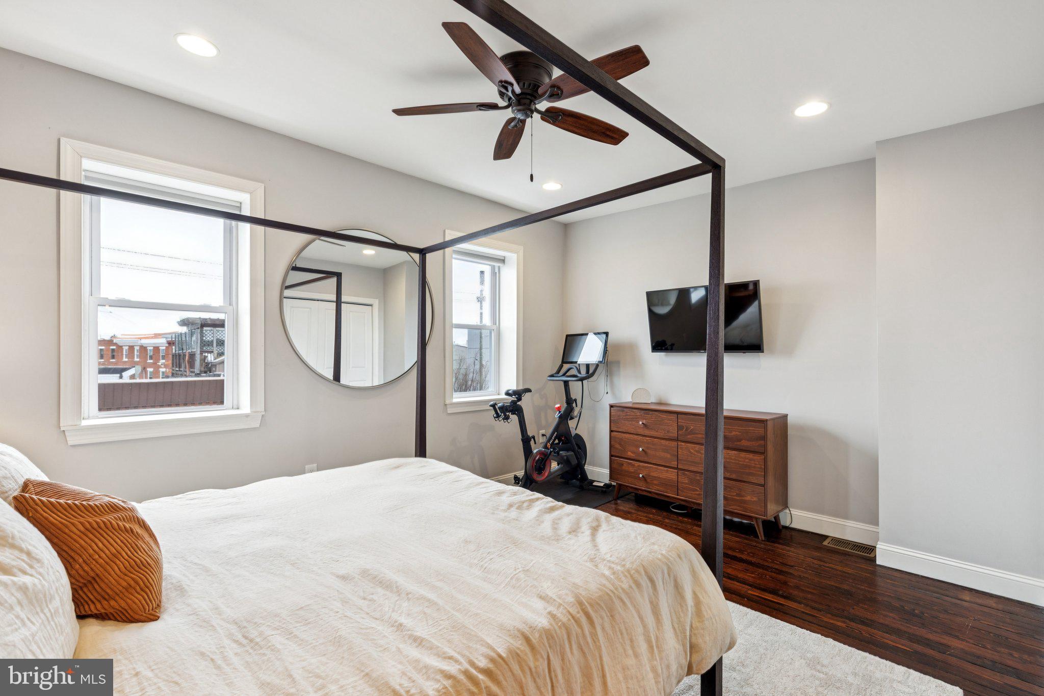 858 E THOMPSON STREET