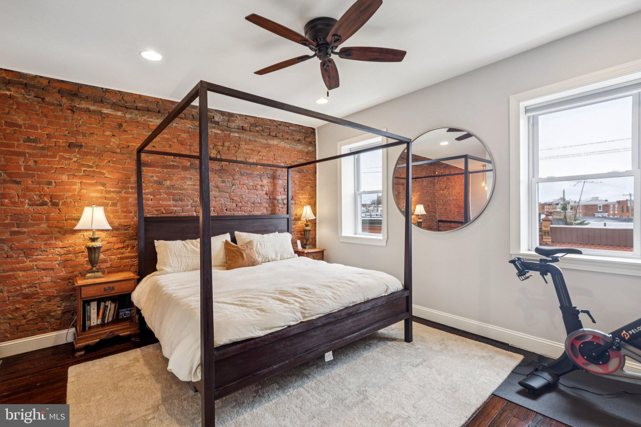 858 E THOMPSON STREET