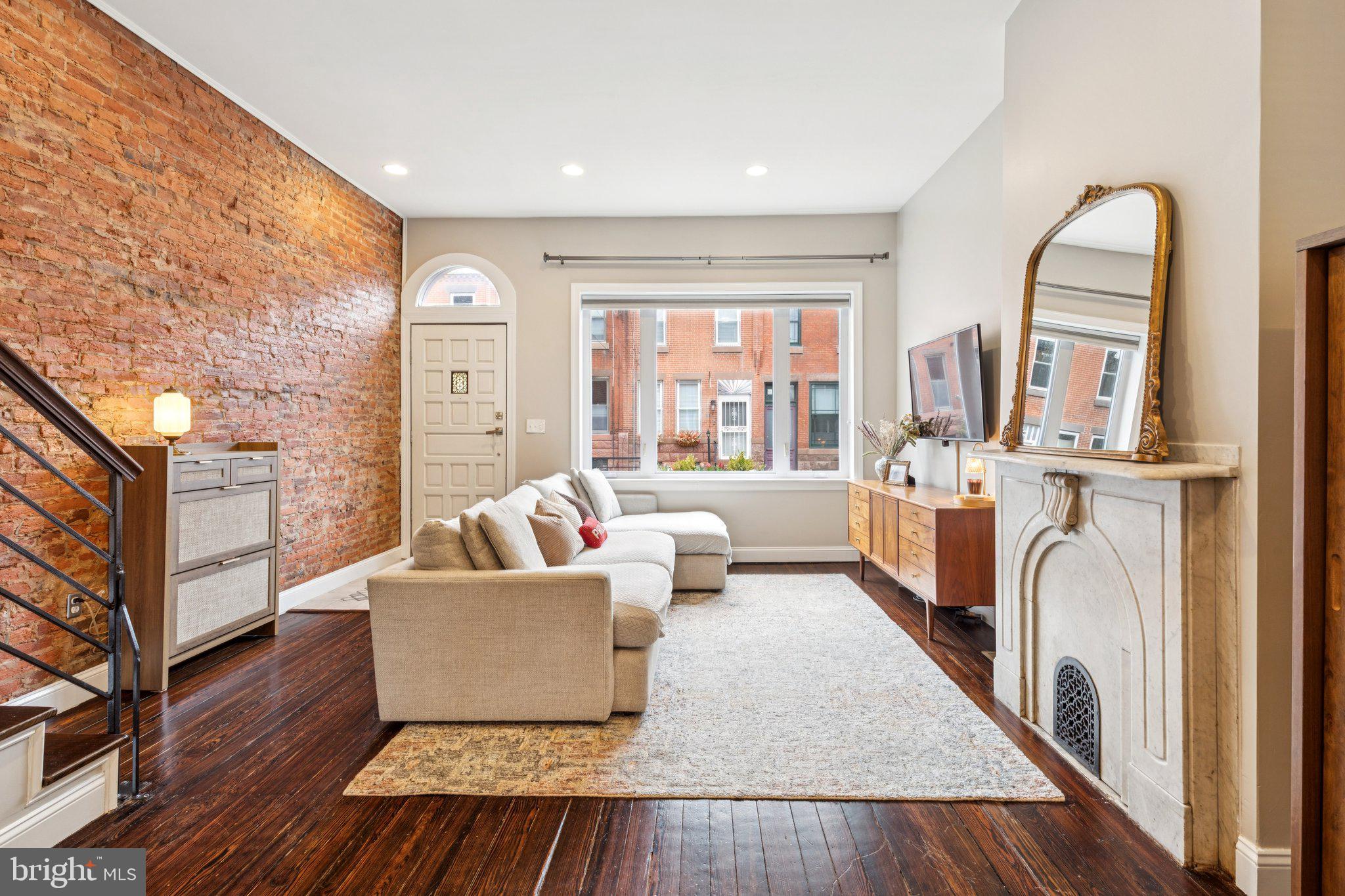 858 E THOMPSON STREET