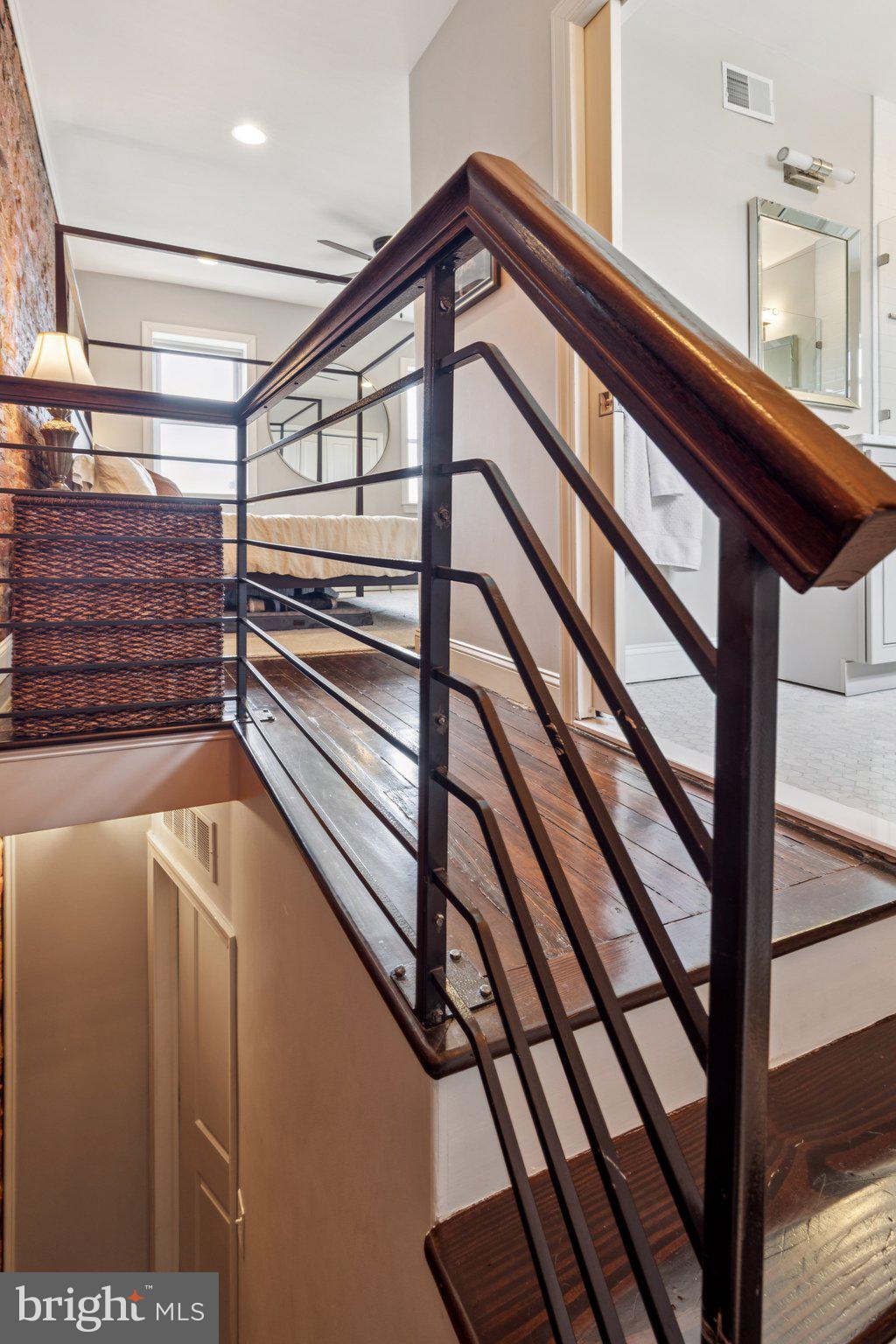 858 E THOMPSON STREET