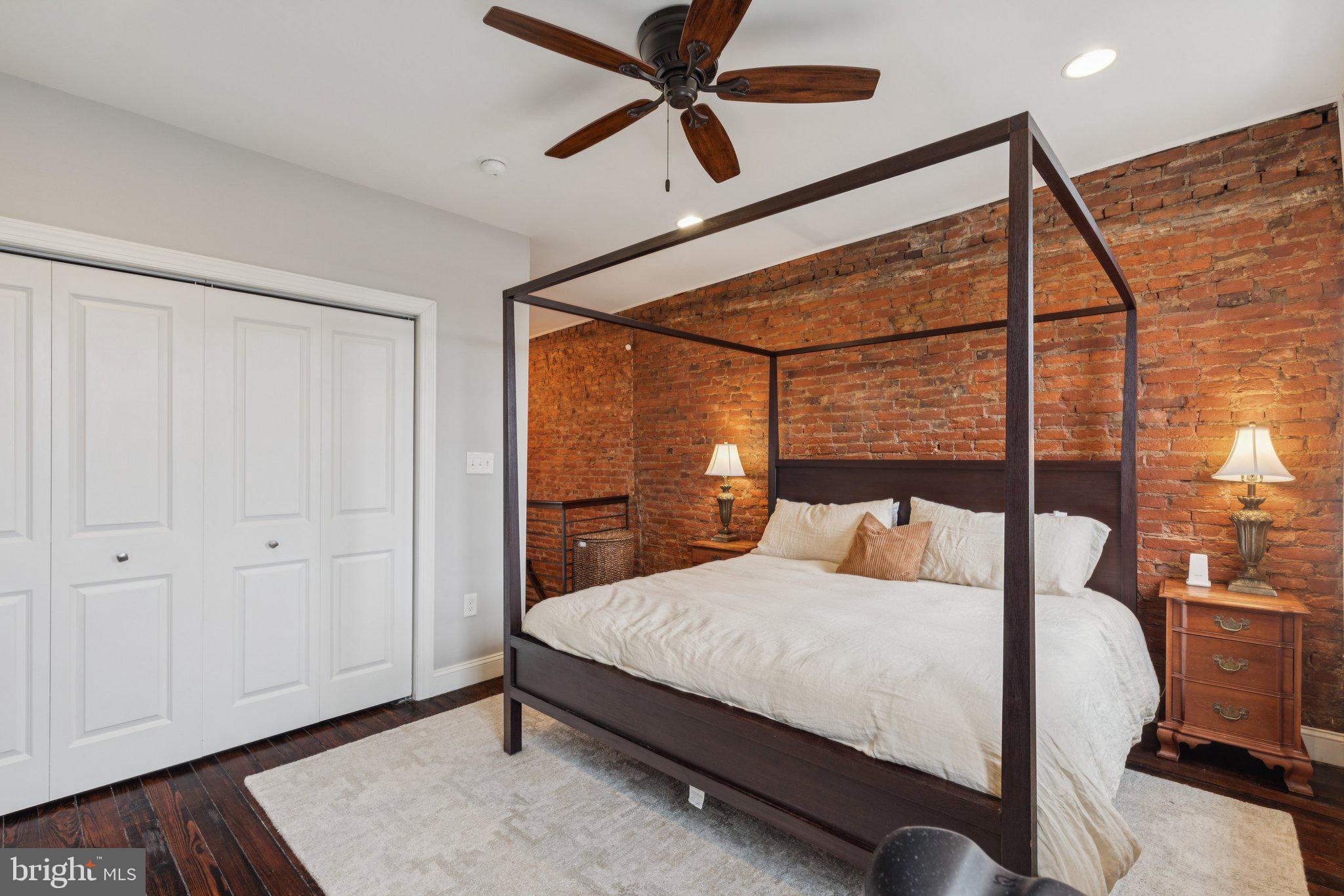 858 E THOMPSON STREET