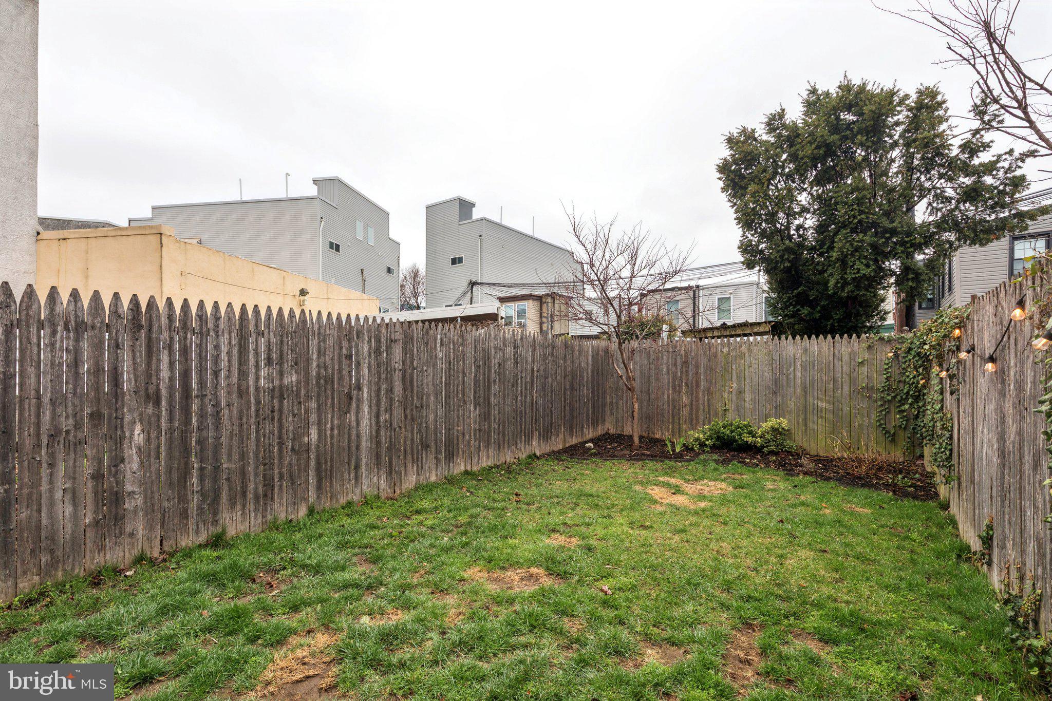 858 E THOMPSON STREET