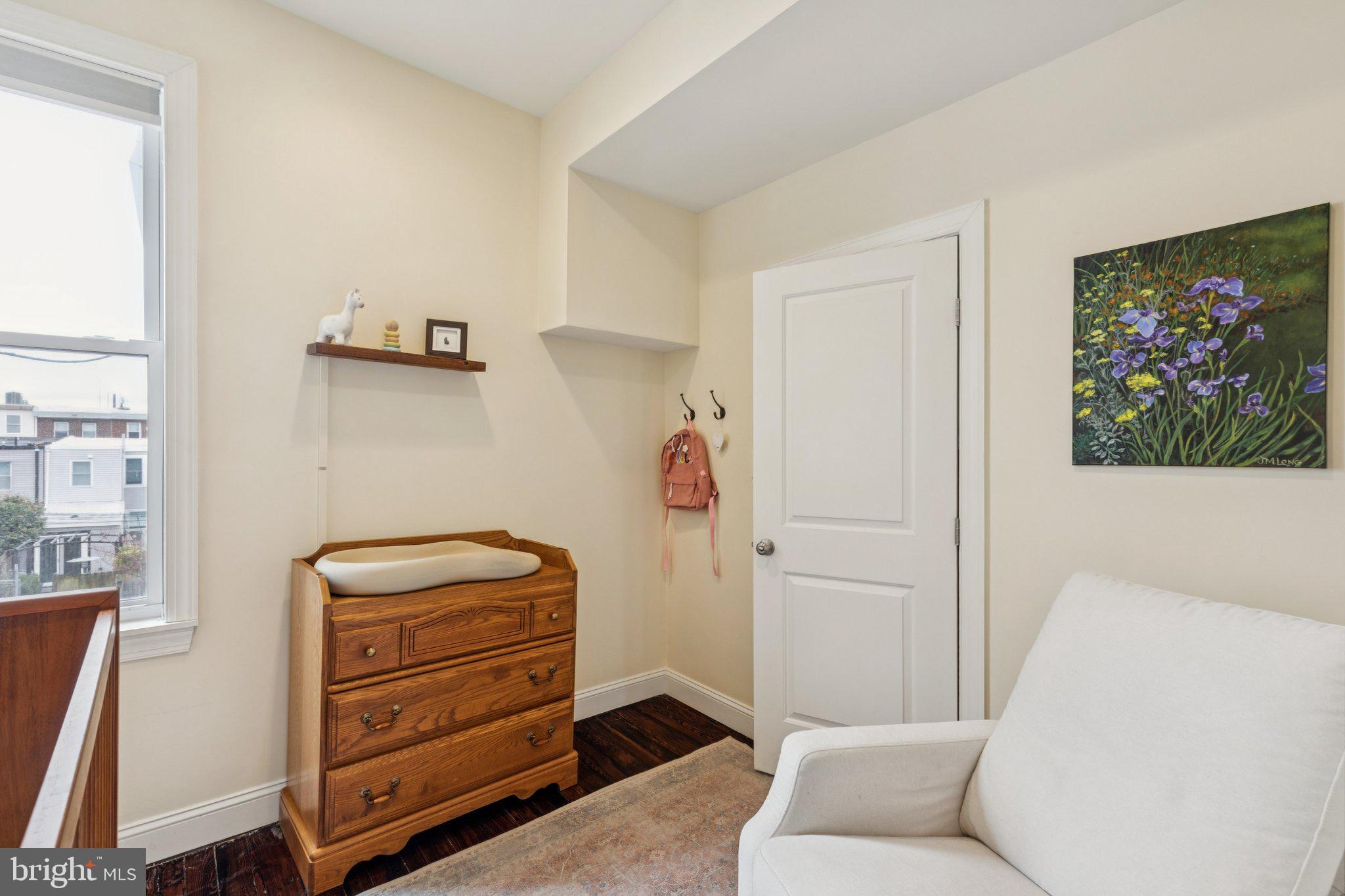 858 E THOMPSON STREET