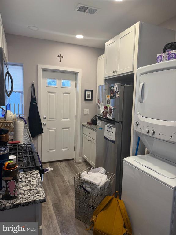 1617 POINT BREEZE AVENUE
