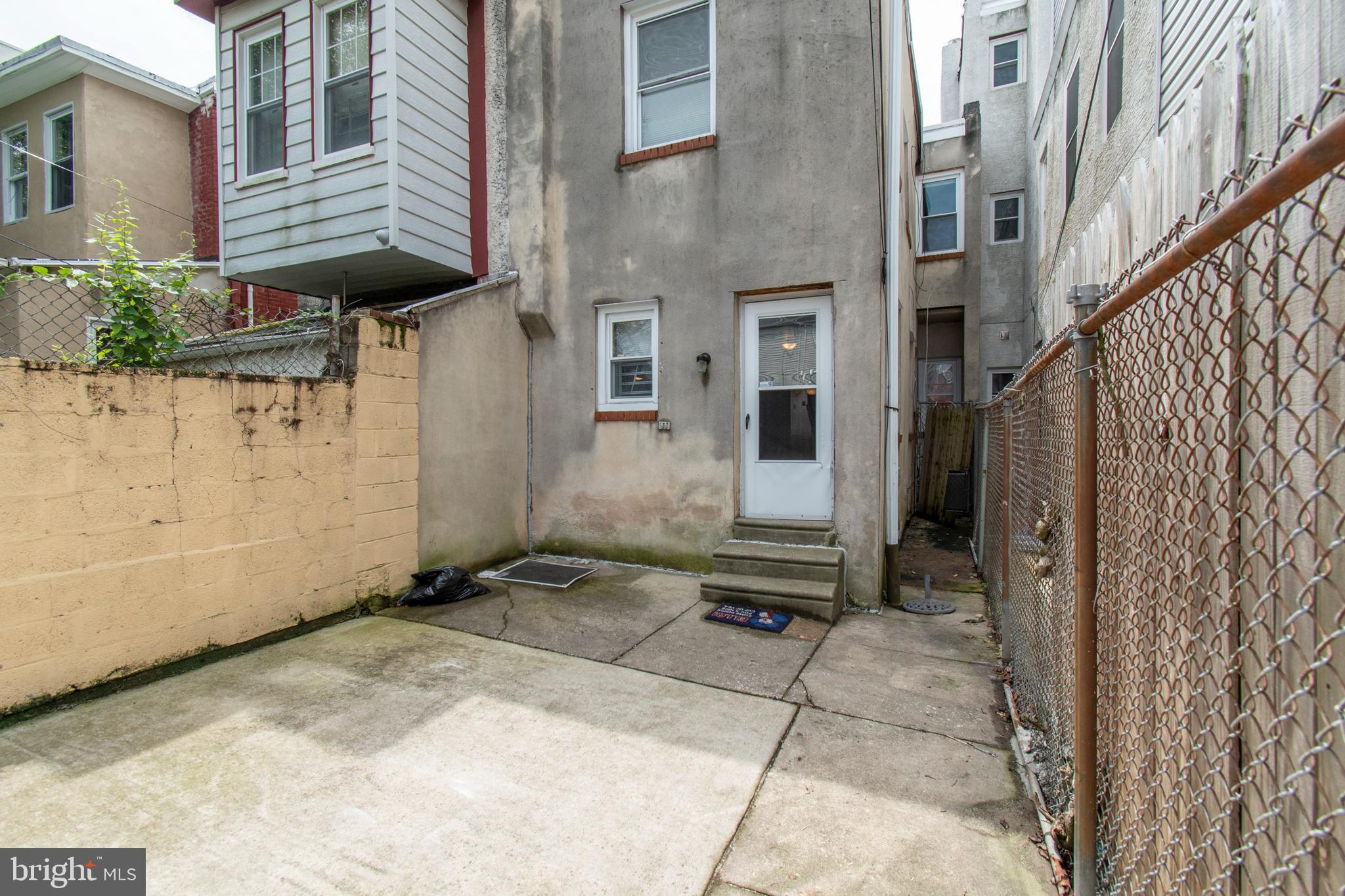 1635 FONTAIN STREET