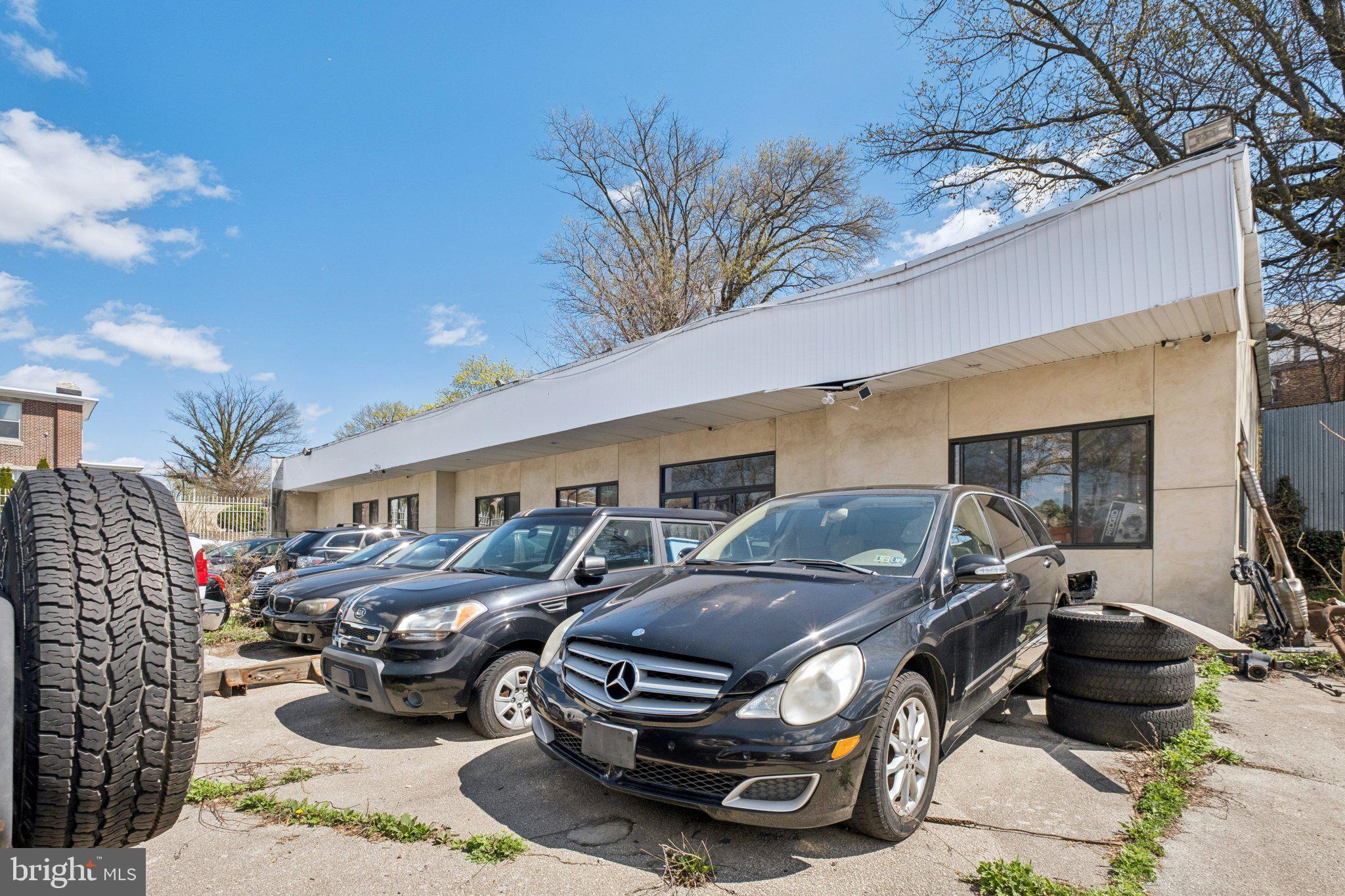 6301 N BROAD STREET 11