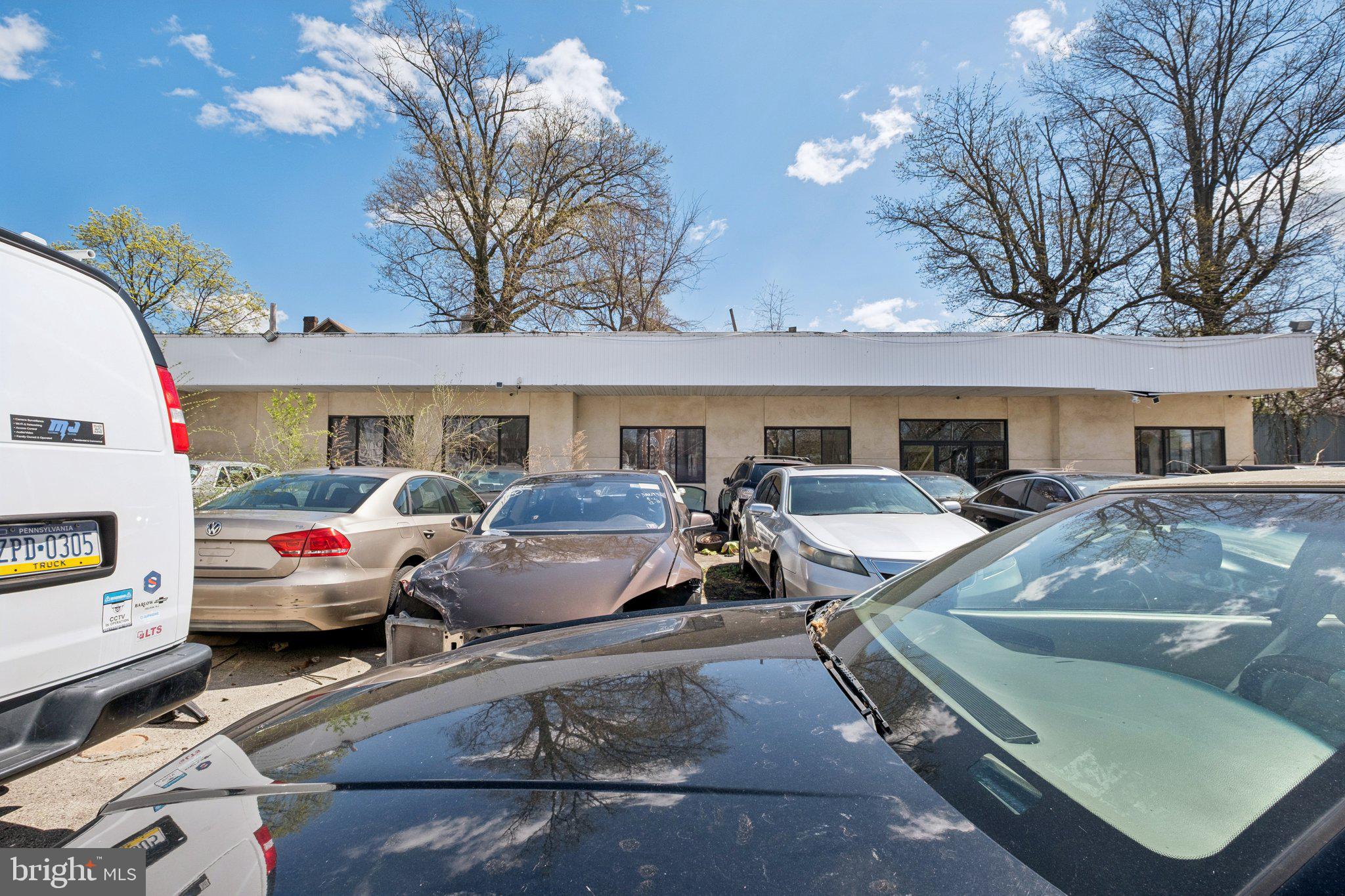 6301 N BROAD STREET 11