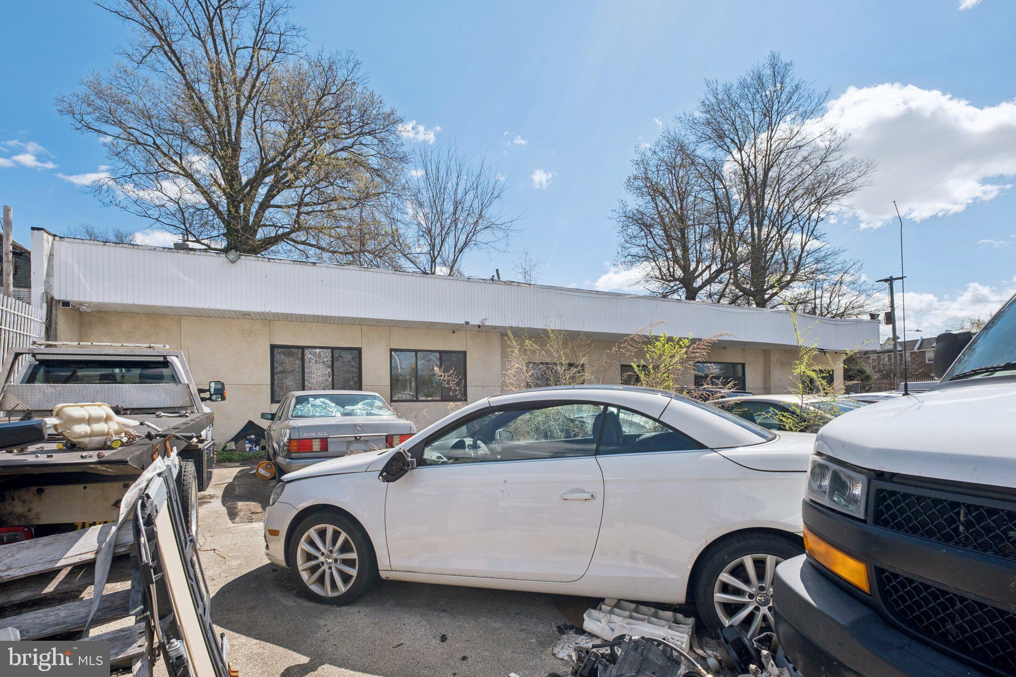 6301 N BROAD STREET 11