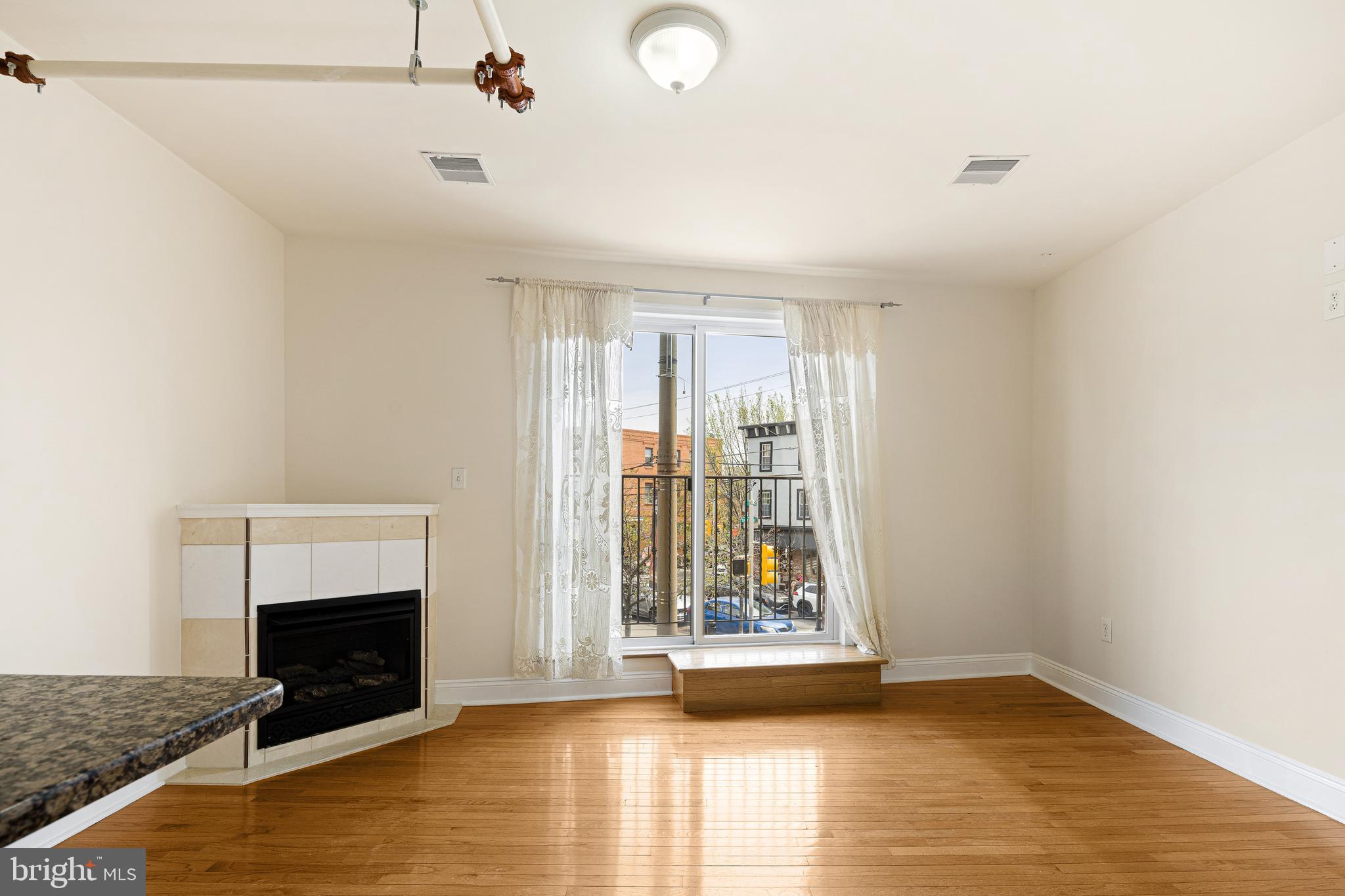 1542 E PASSYUNK AVENUE 2ND FLOOR