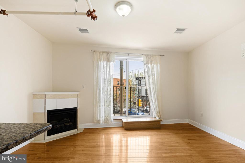 1542 E PASSYUNK AVENUE 2ND FLOOR
