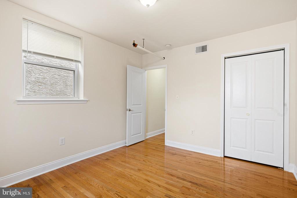 1542 E PASSYUNK AVENUE 2ND FLOOR