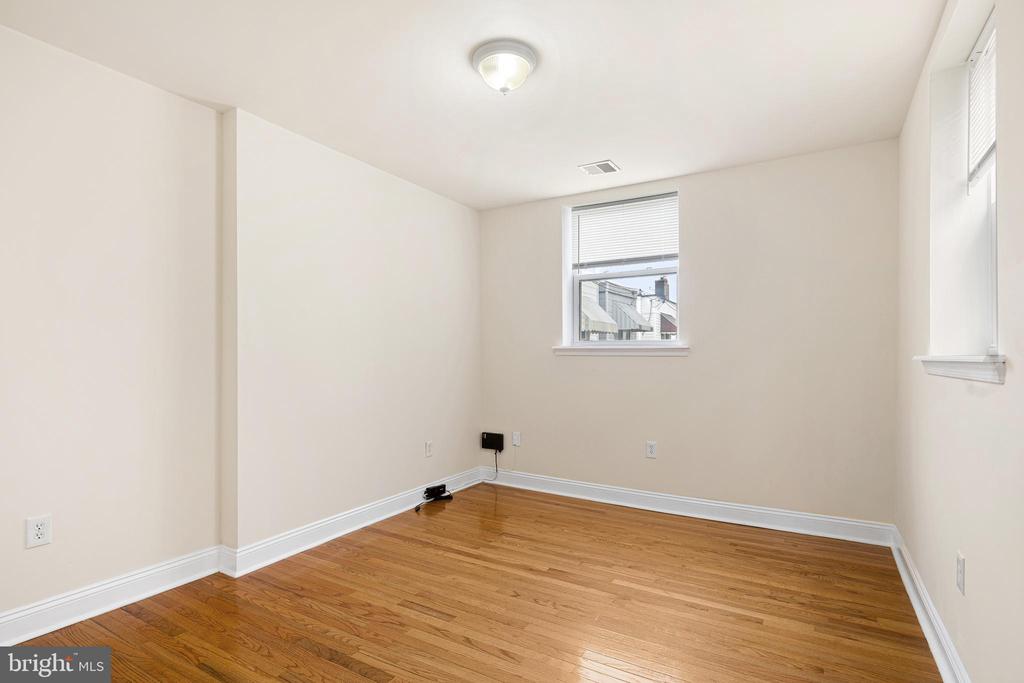 1542 E PASSYUNK AVENUE 2ND FLOOR