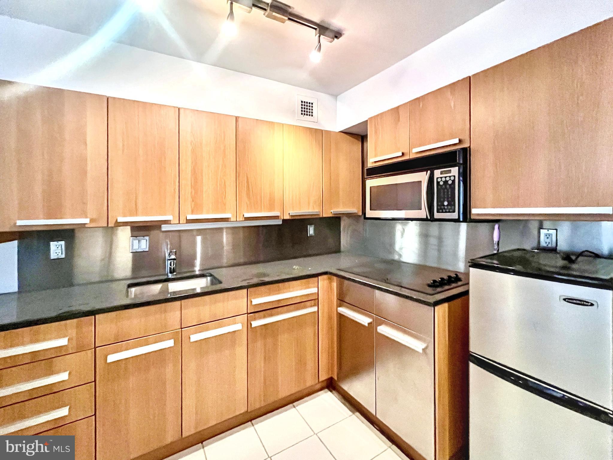 224 W RITTENHOUSE SQUARE 30 1718