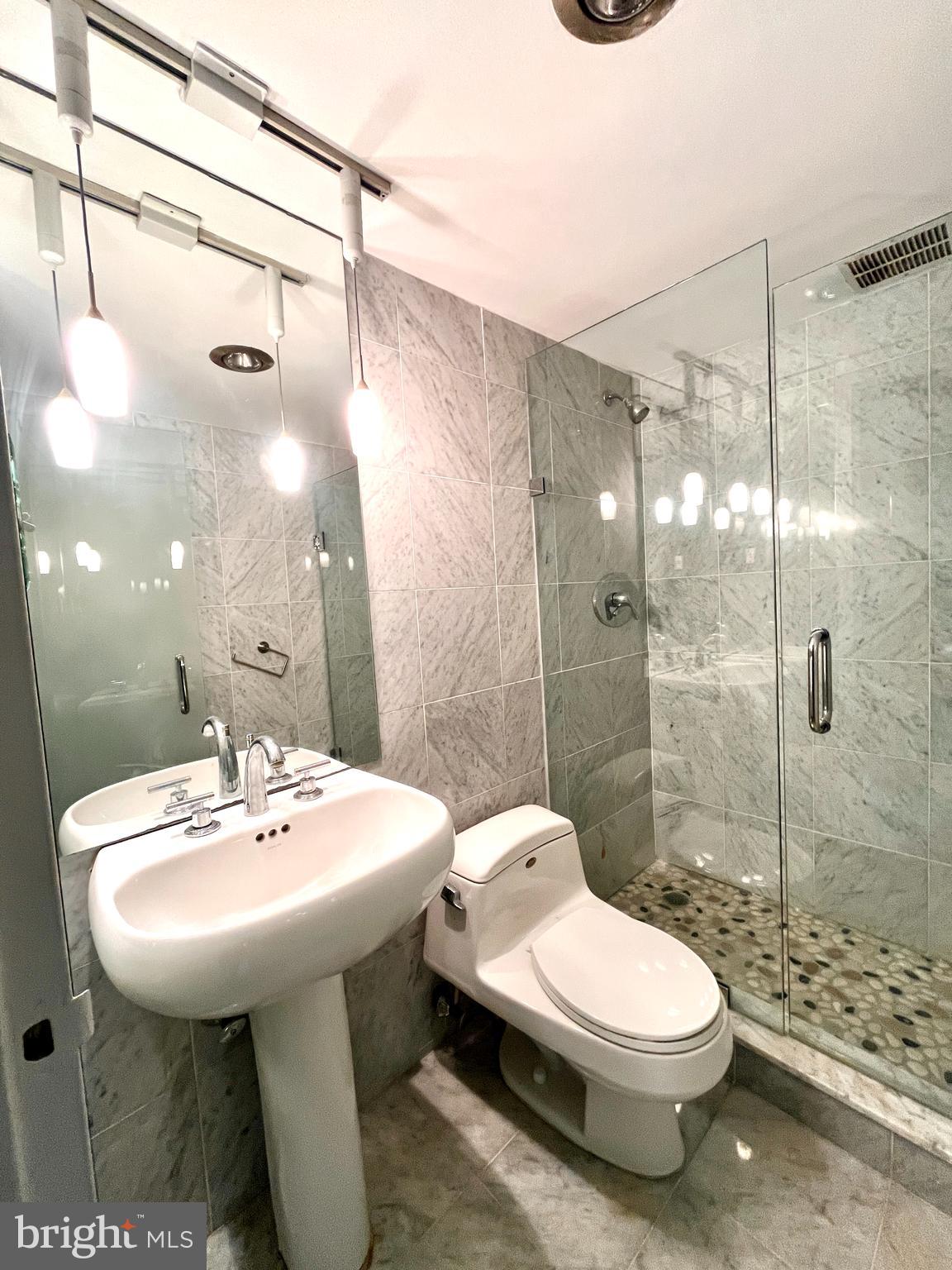 224 W RITTENHOUSE SQUARE 30 1718