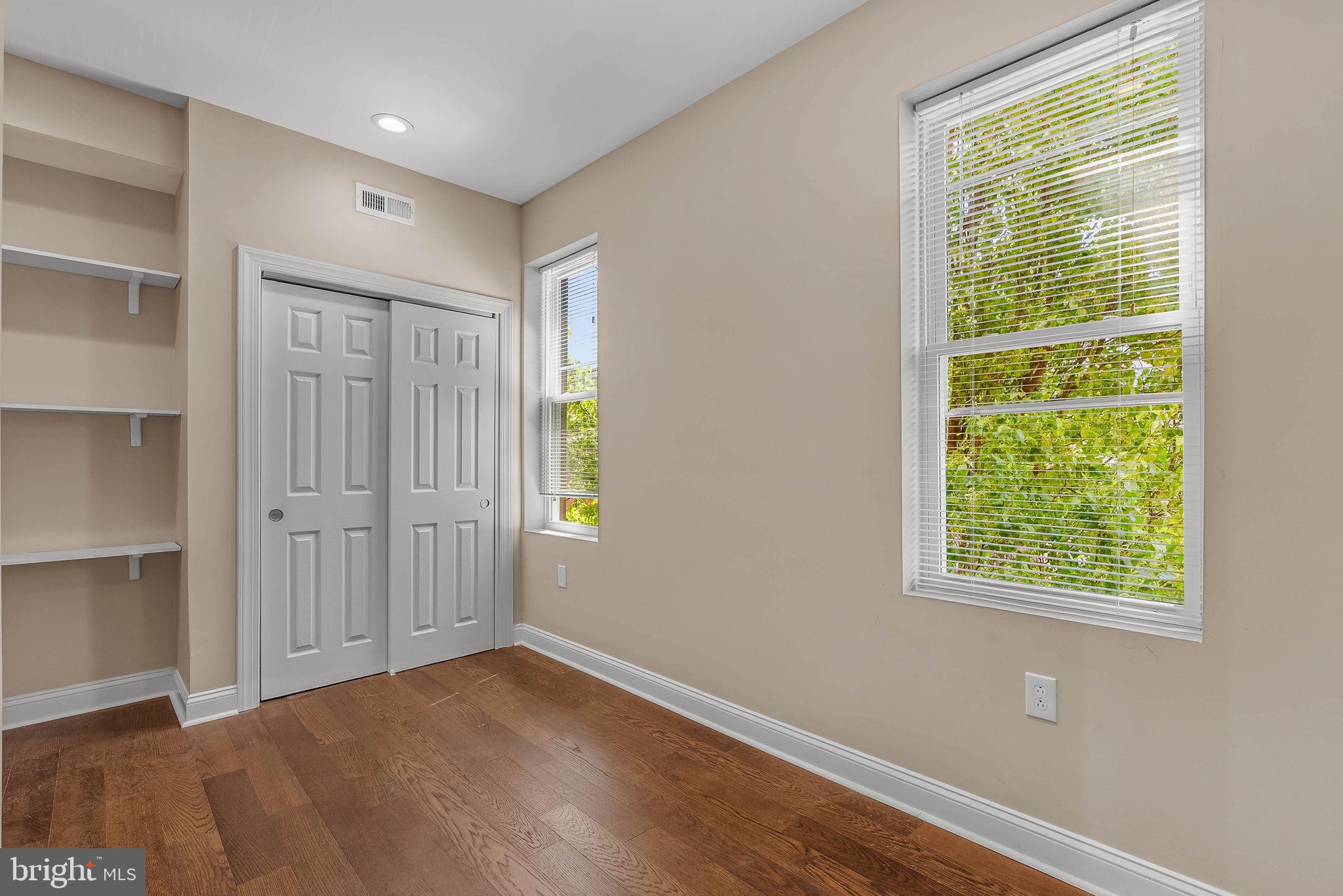 1567 E MONTGOMERY AVENUE