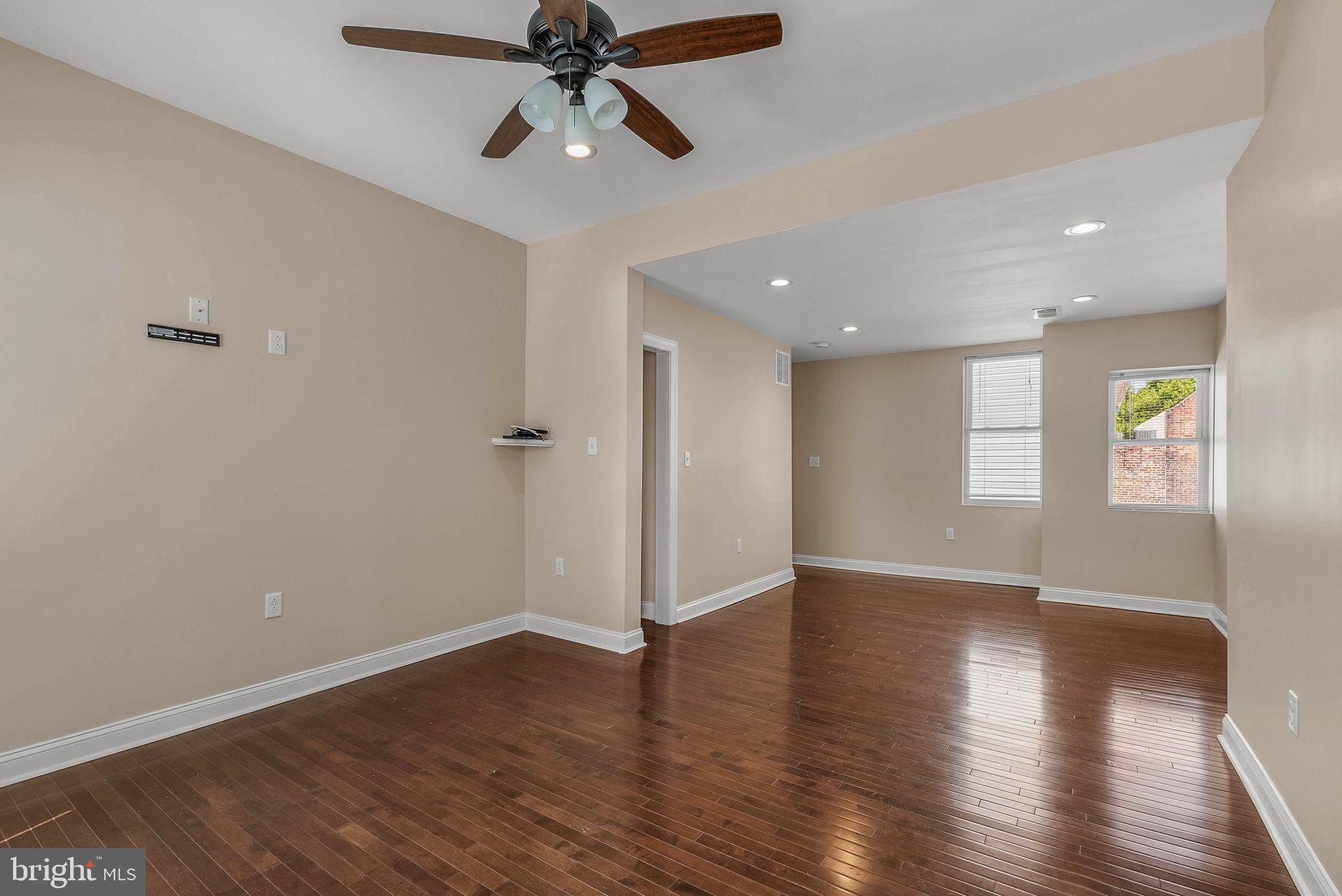 1567 E MONTGOMERY AVENUE