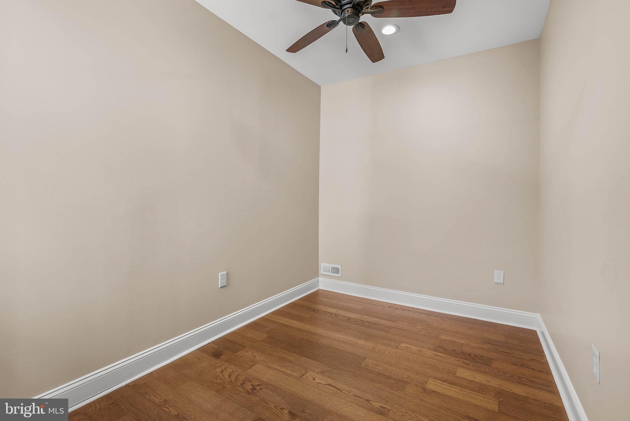 1567 E MONTGOMERY AVENUE