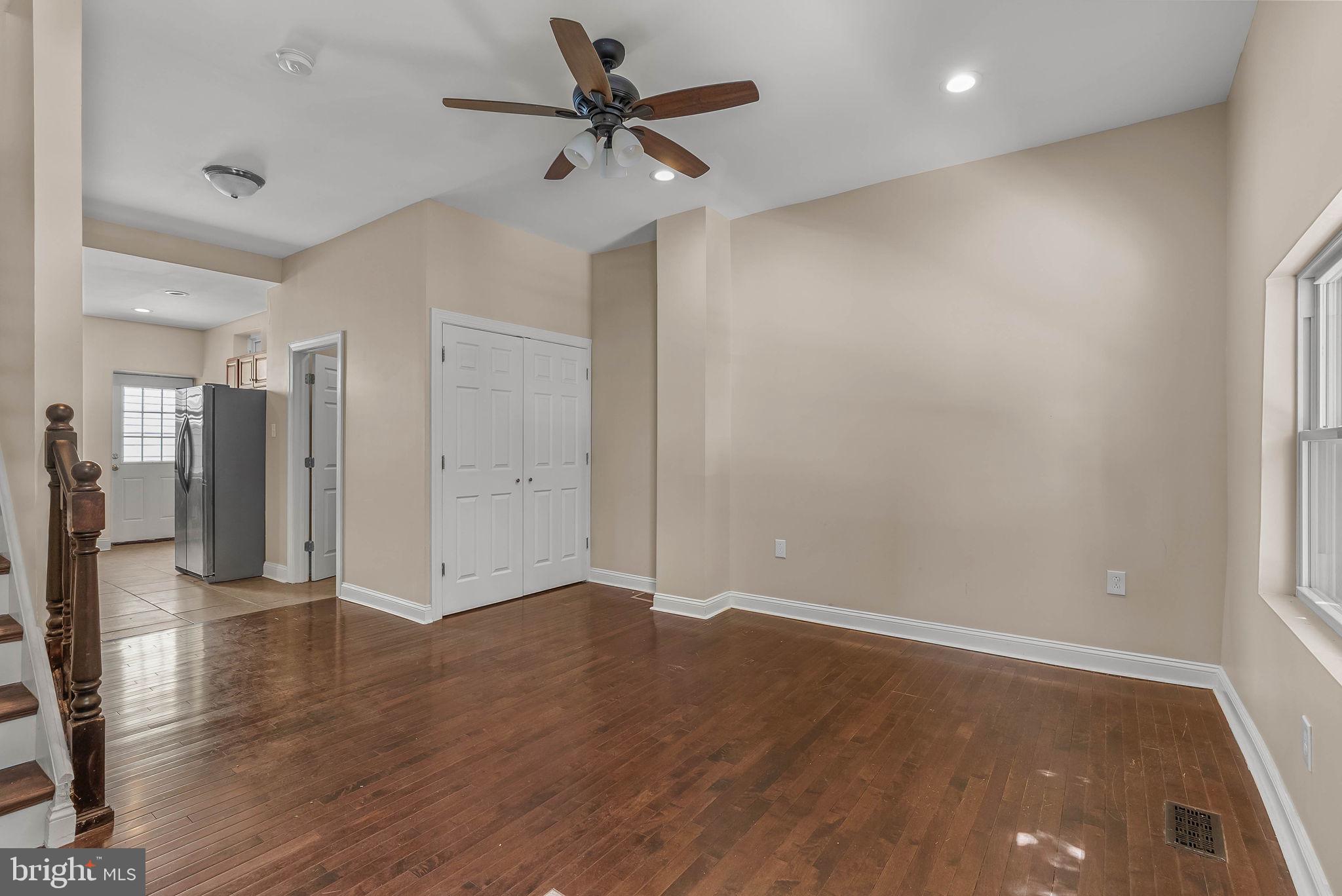 1567 E MONTGOMERY AVENUE