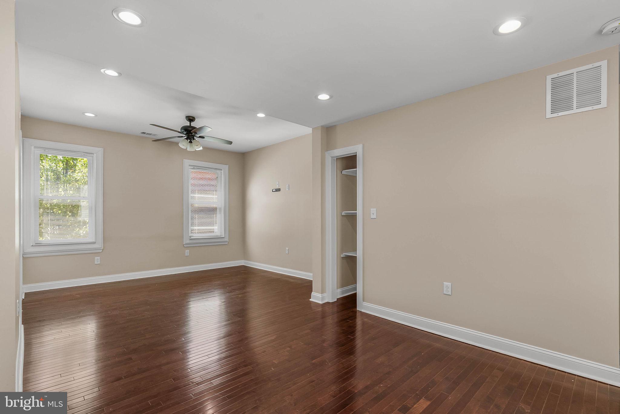 1567 E MONTGOMERY AVENUE