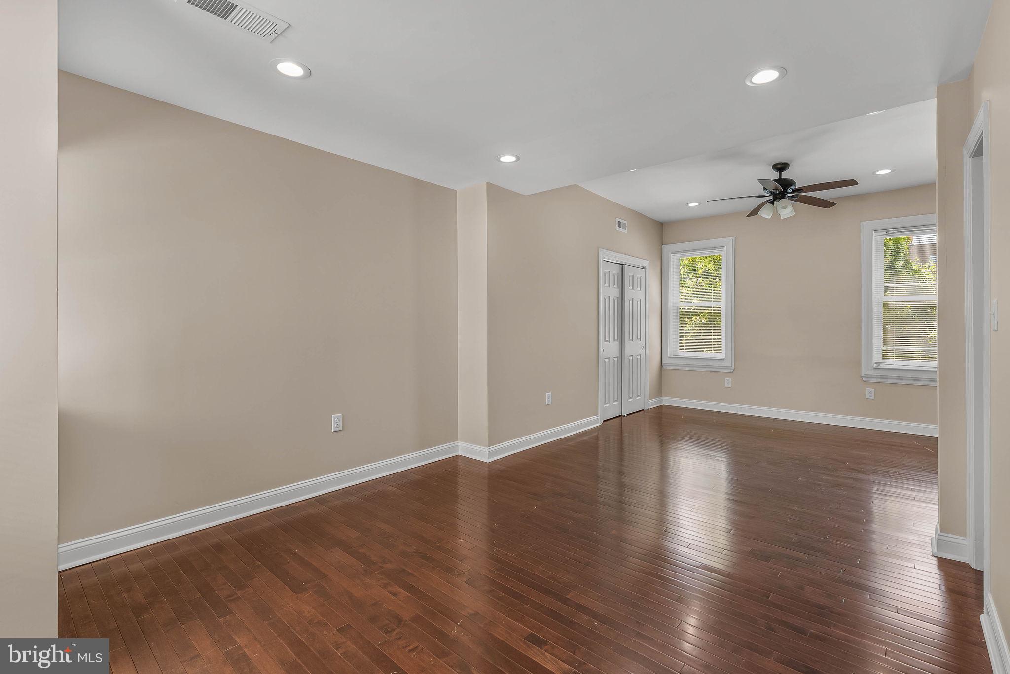 1567 E MONTGOMERY AVENUE