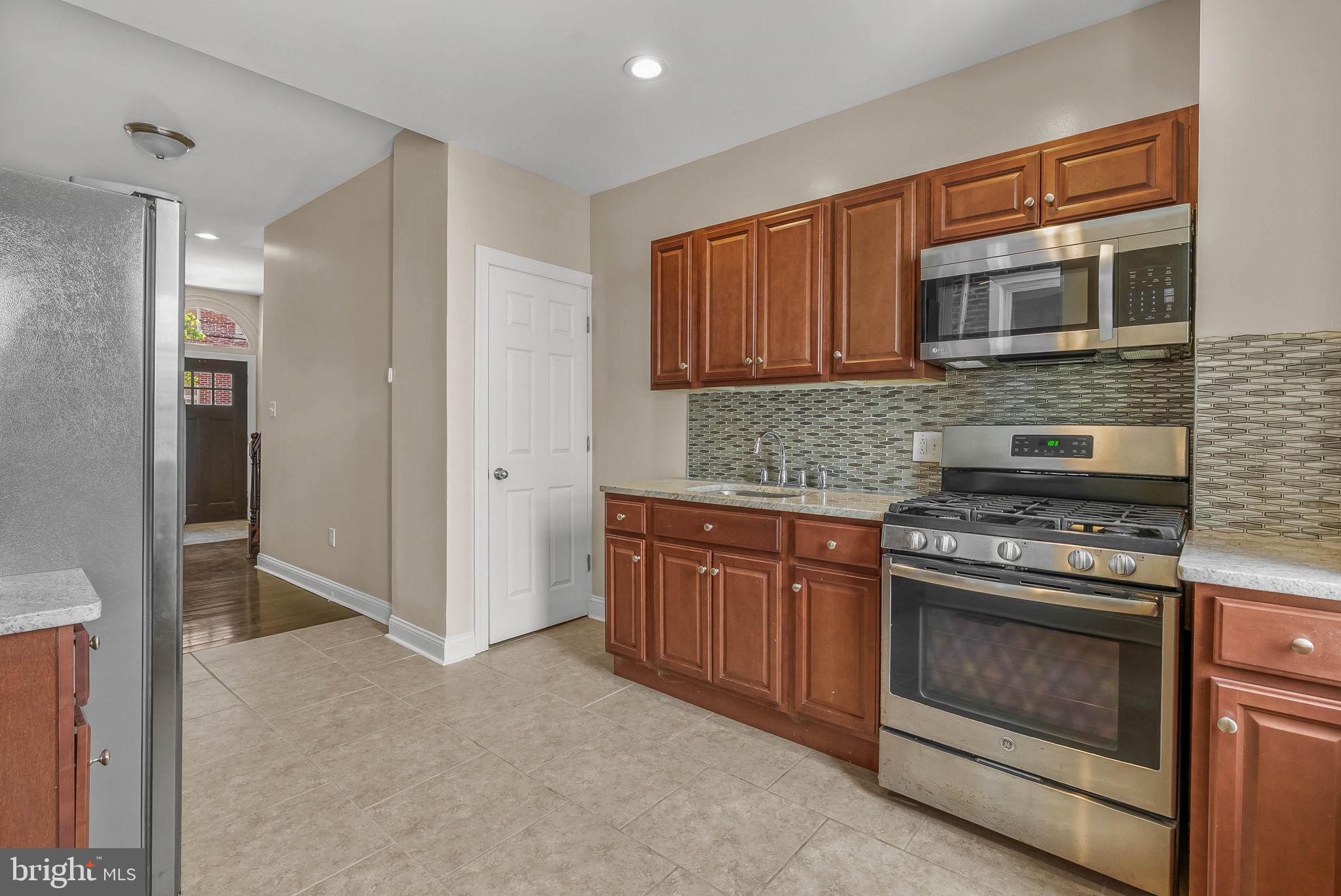 1567 E MONTGOMERY AVENUE