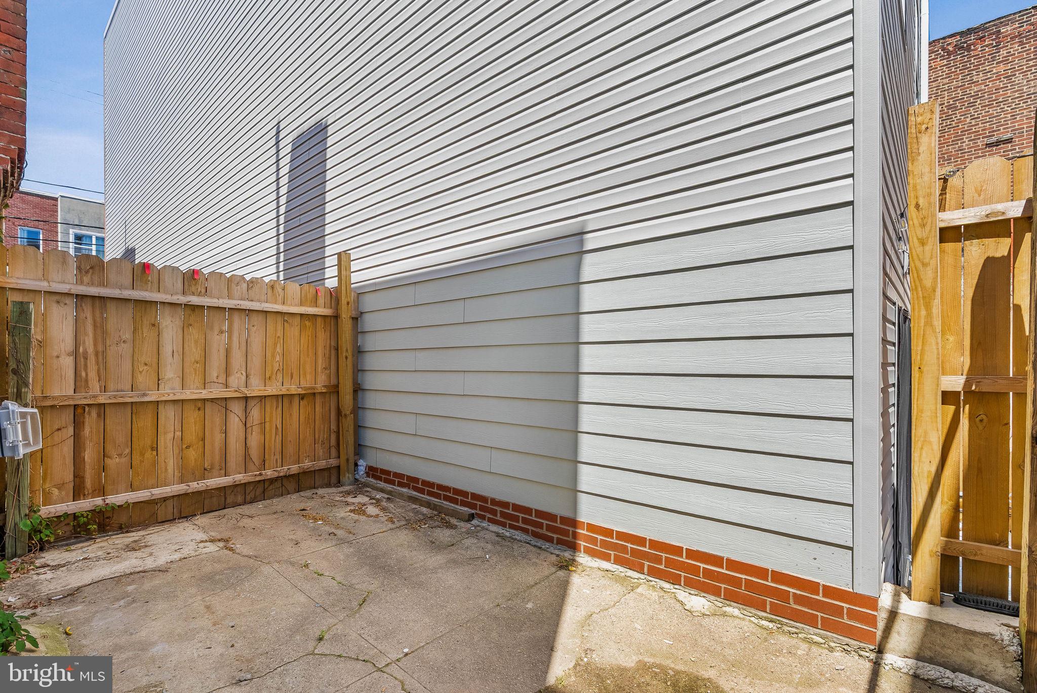 1567 E MONTGOMERY AVENUE