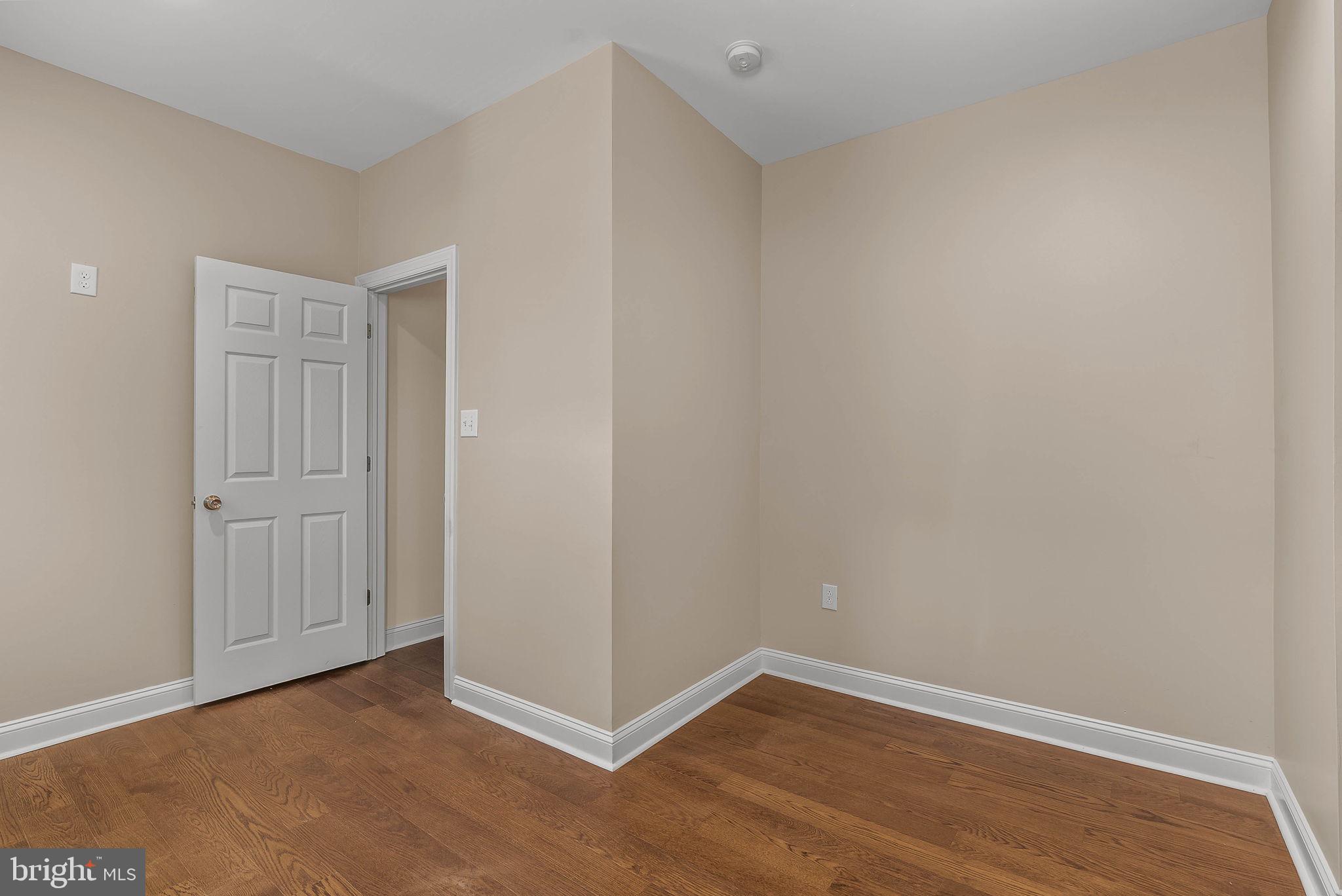 1567 E MONTGOMERY AVENUE