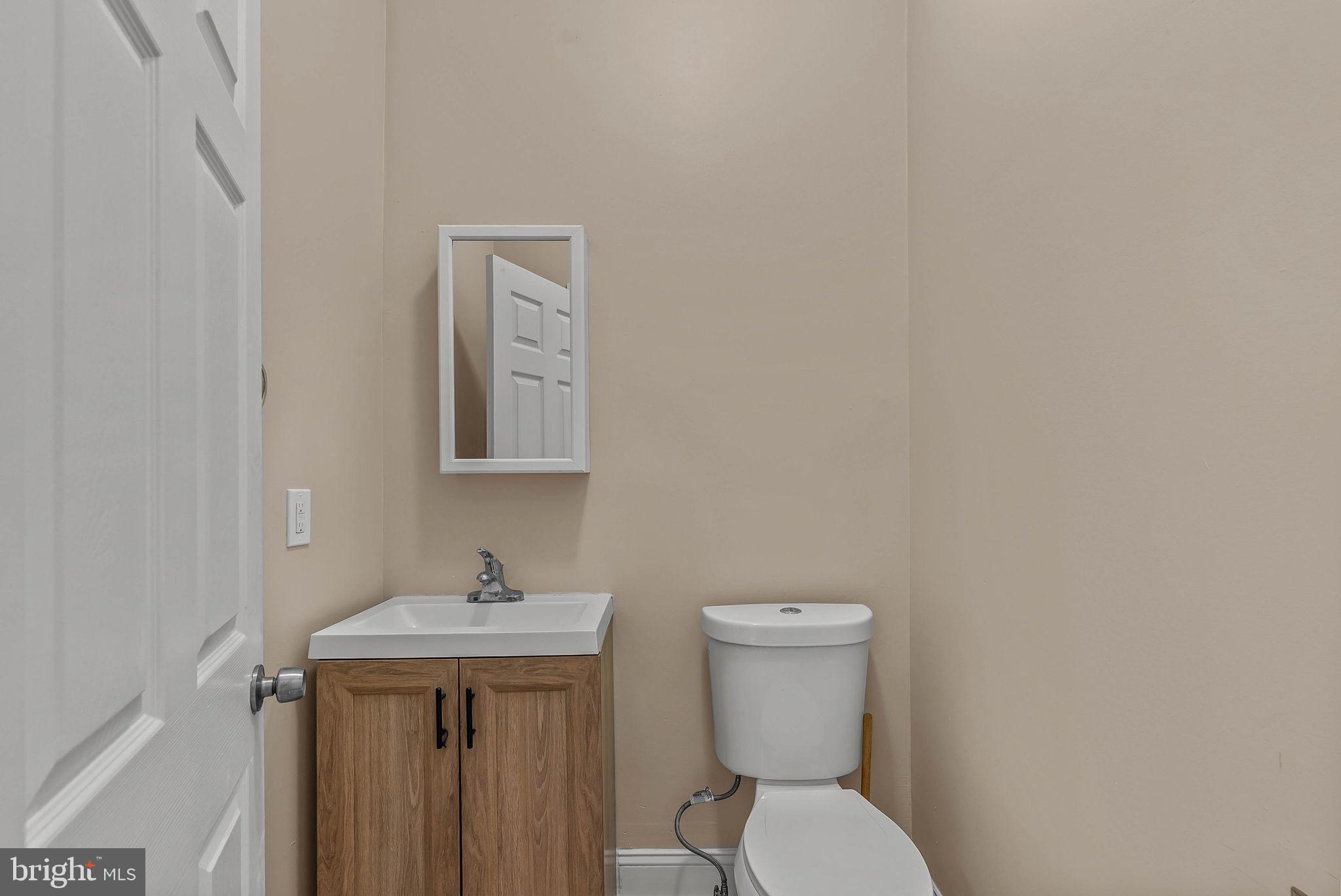 1567 E MONTGOMERY AVENUE