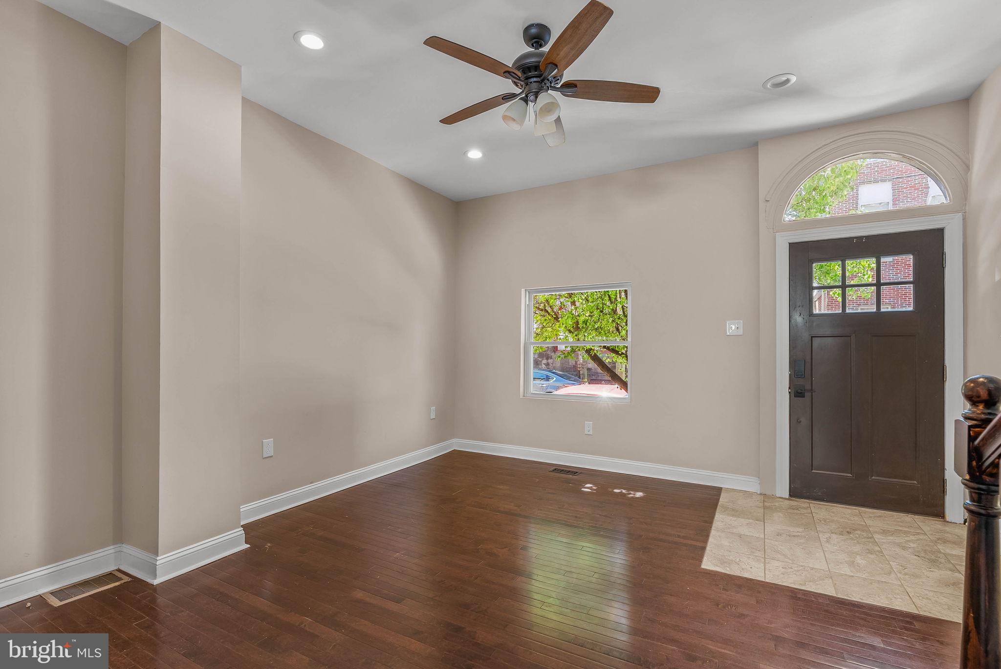 1567 E MONTGOMERY AVENUE