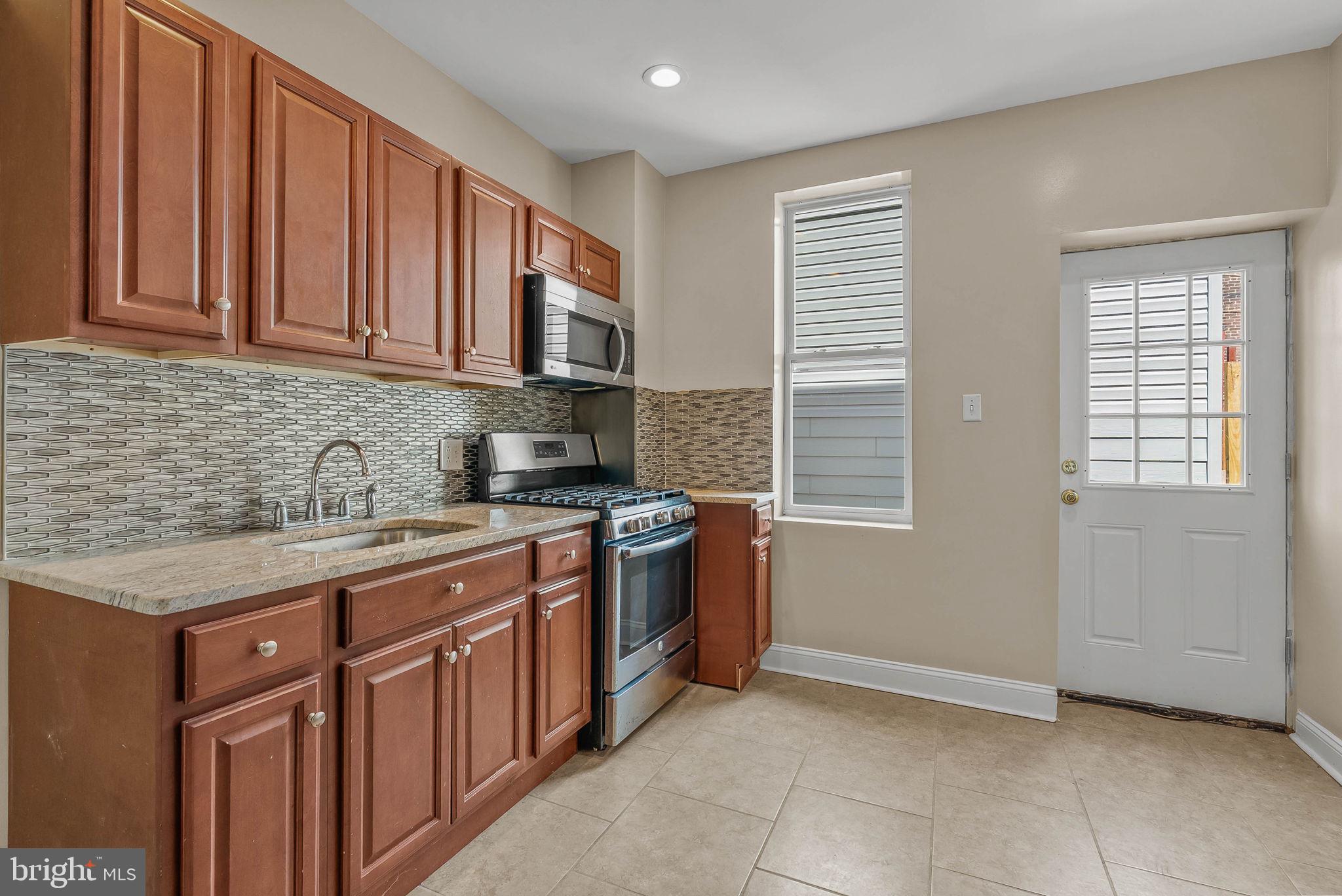 1567 E MONTGOMERY AVENUE