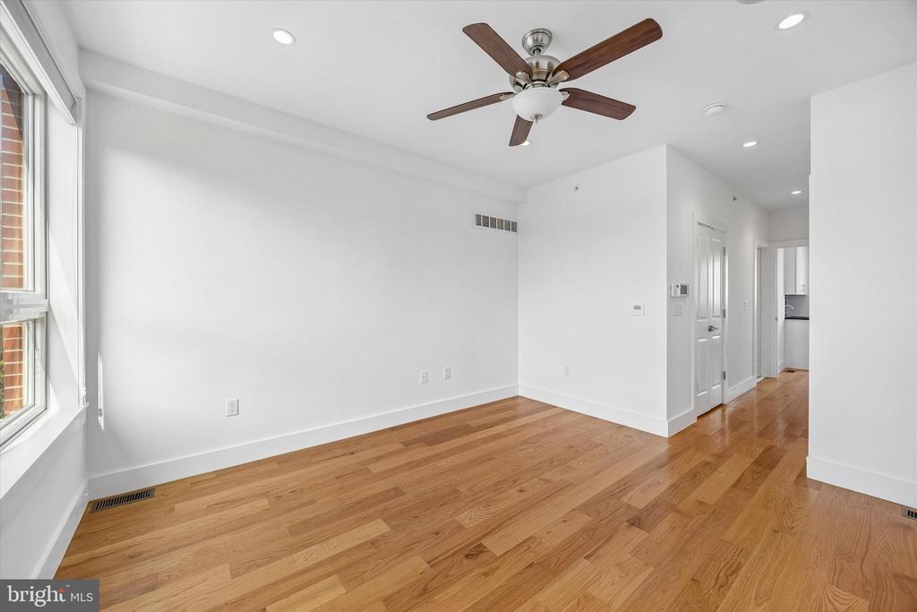 405 GREENWICH STREET