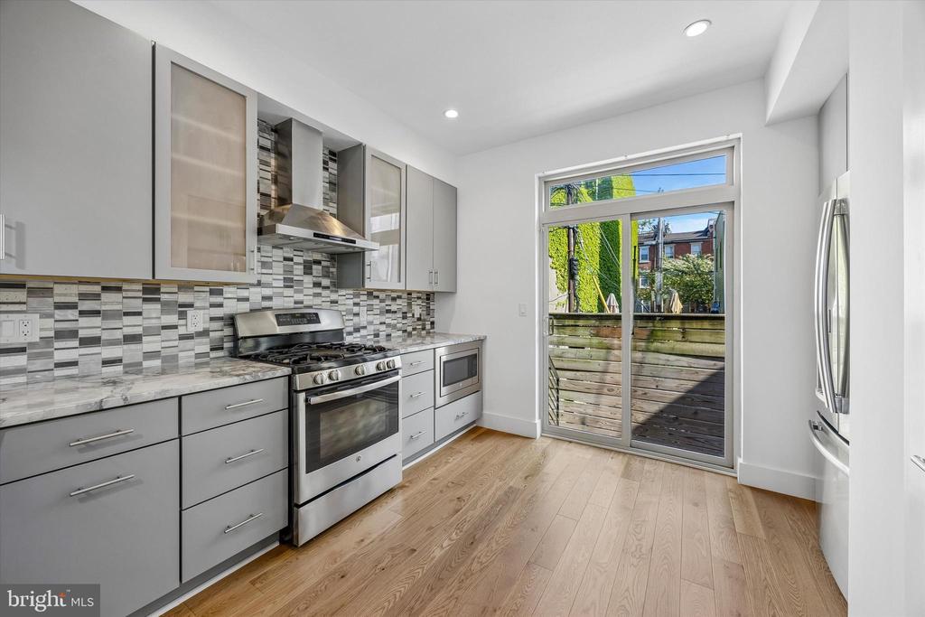 405 GREENWICH STREET