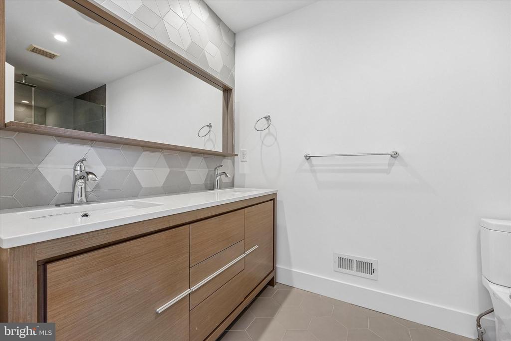 405 GREENWICH STREET