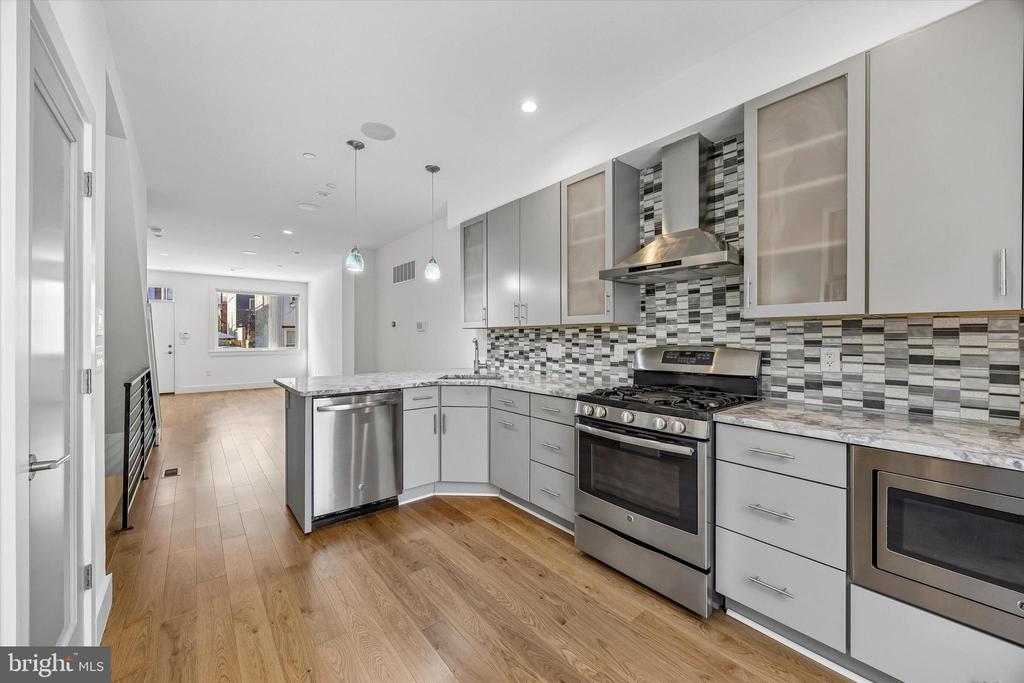 405 GREENWICH STREET