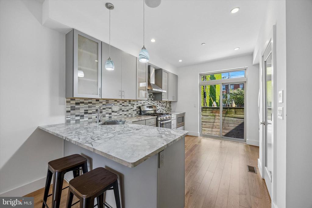 405 GREENWICH STREET
