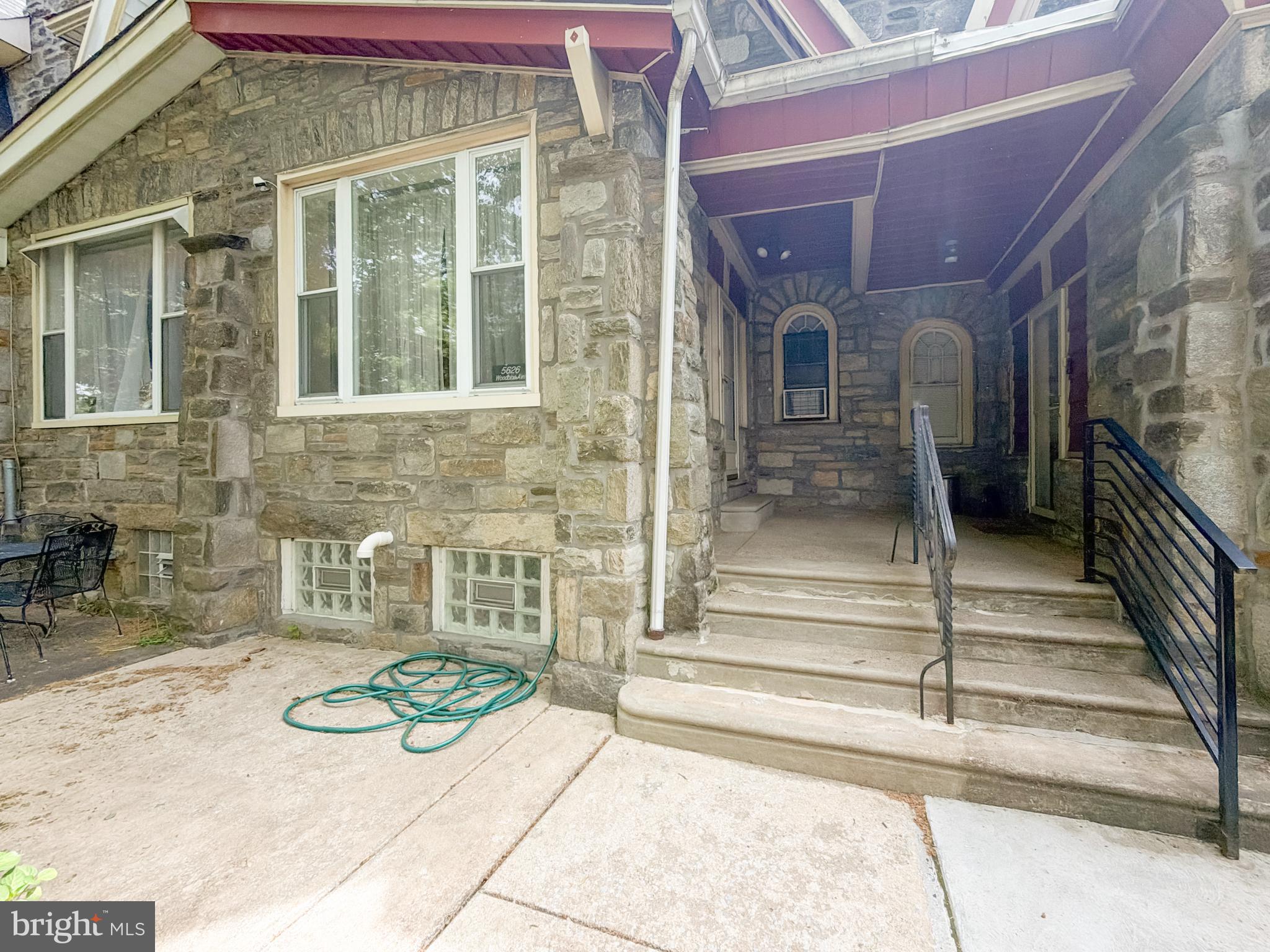 5626 WOODBINE AVENUE