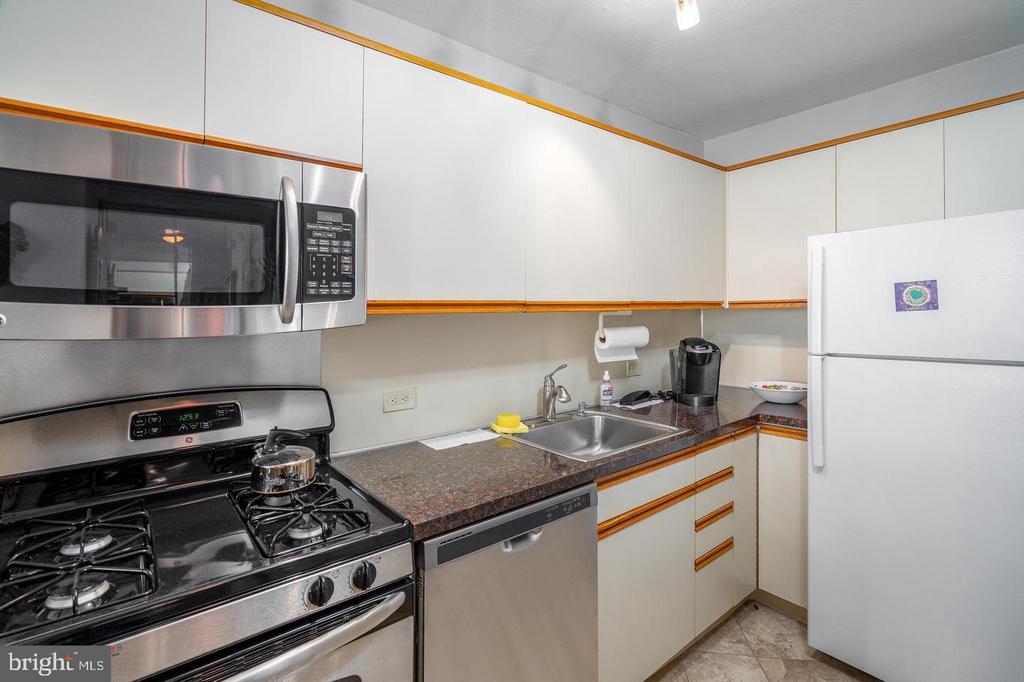 200 LOCUST STREET 23FN