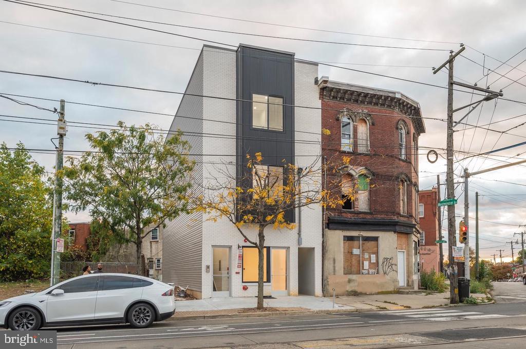 4432 LANCASTER AVENUE Unit: 0