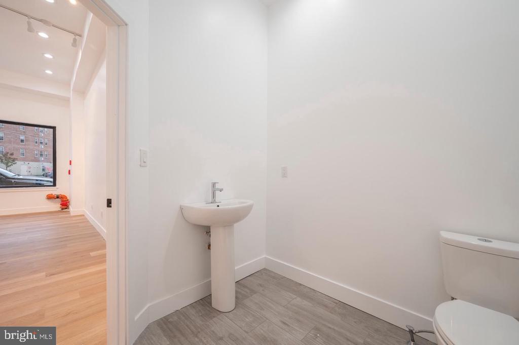 4432 LANCASTER AVENUE Unit: 0