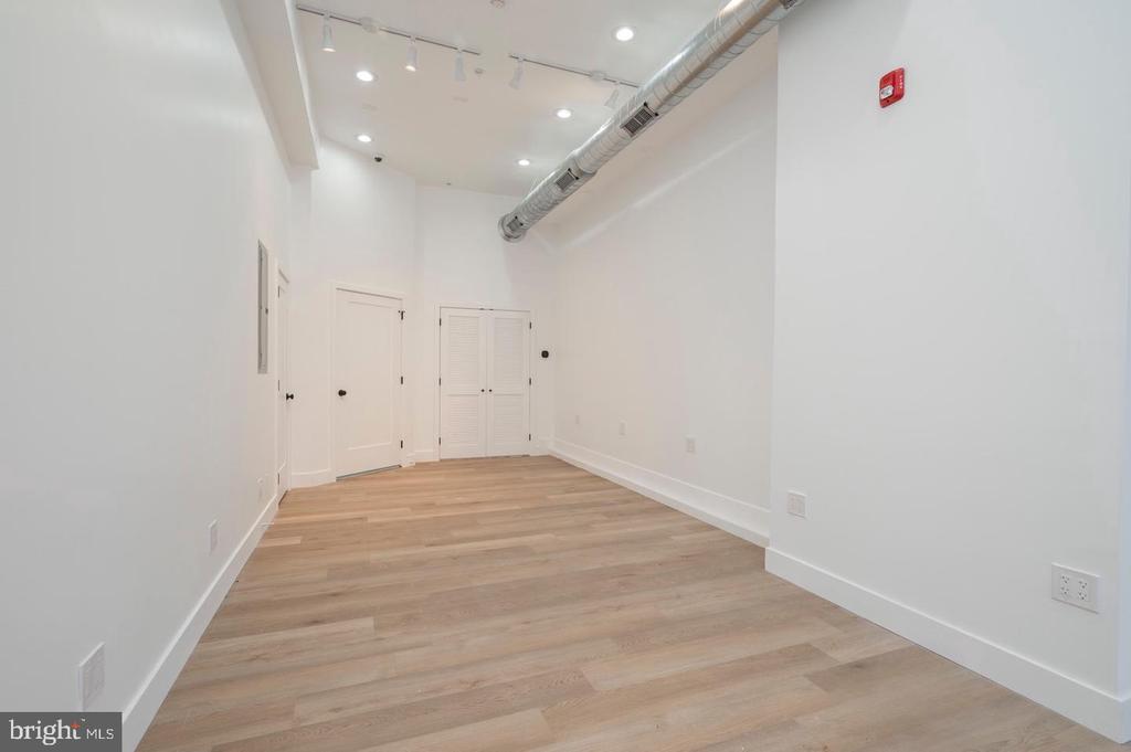 4432 LANCASTER AVENUE Unit: 0