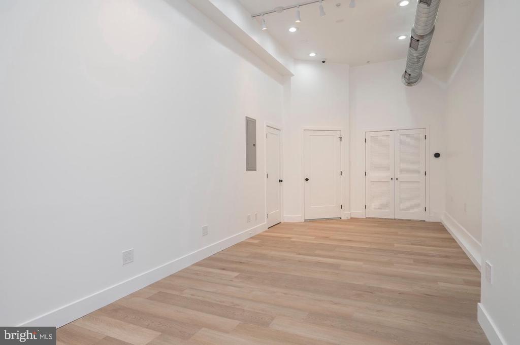 4432 LANCASTER AVENUE Unit: 0
