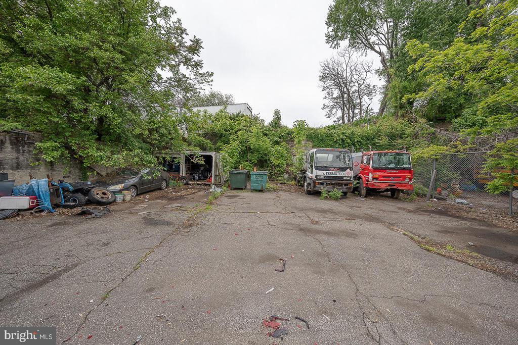 175 W WELLENS STREET