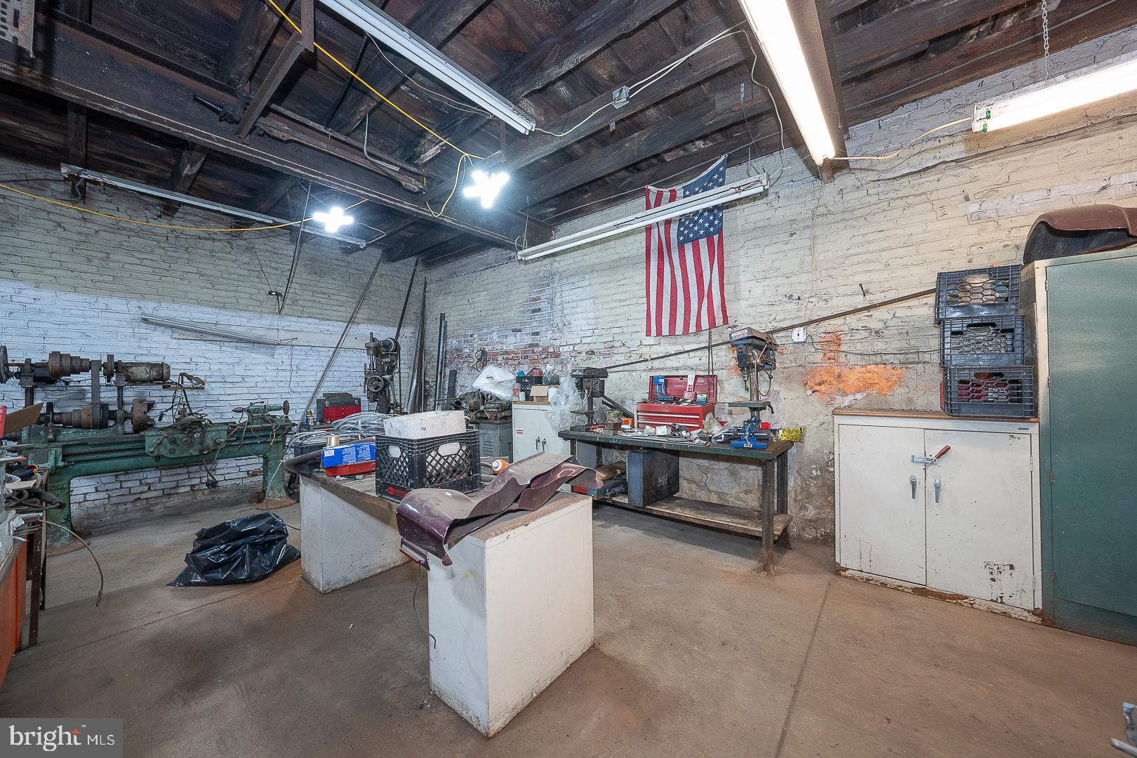 175 W WELLENS STREET