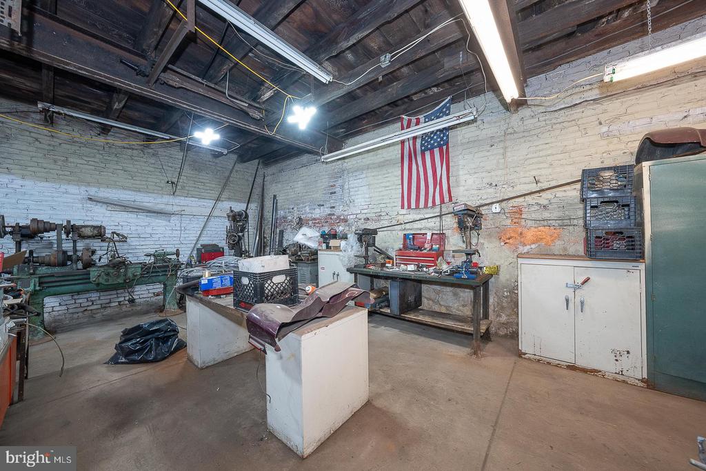 175 W WELLENS STREET