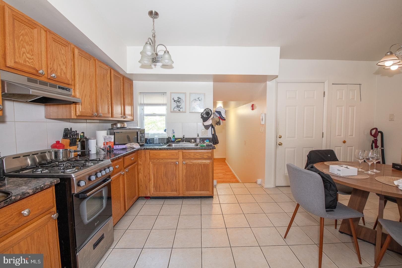 1526 MOUNT VERNON STREET 3