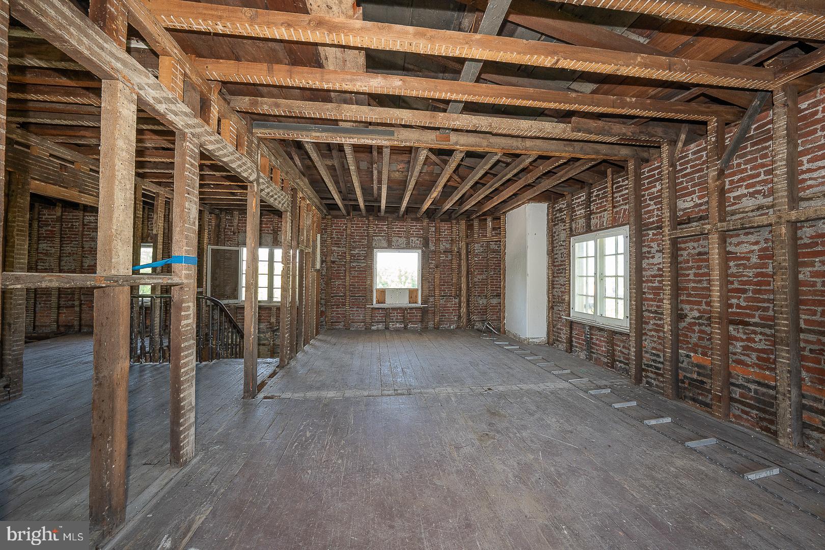3-5 E CHESTNUT HILL AVENUE