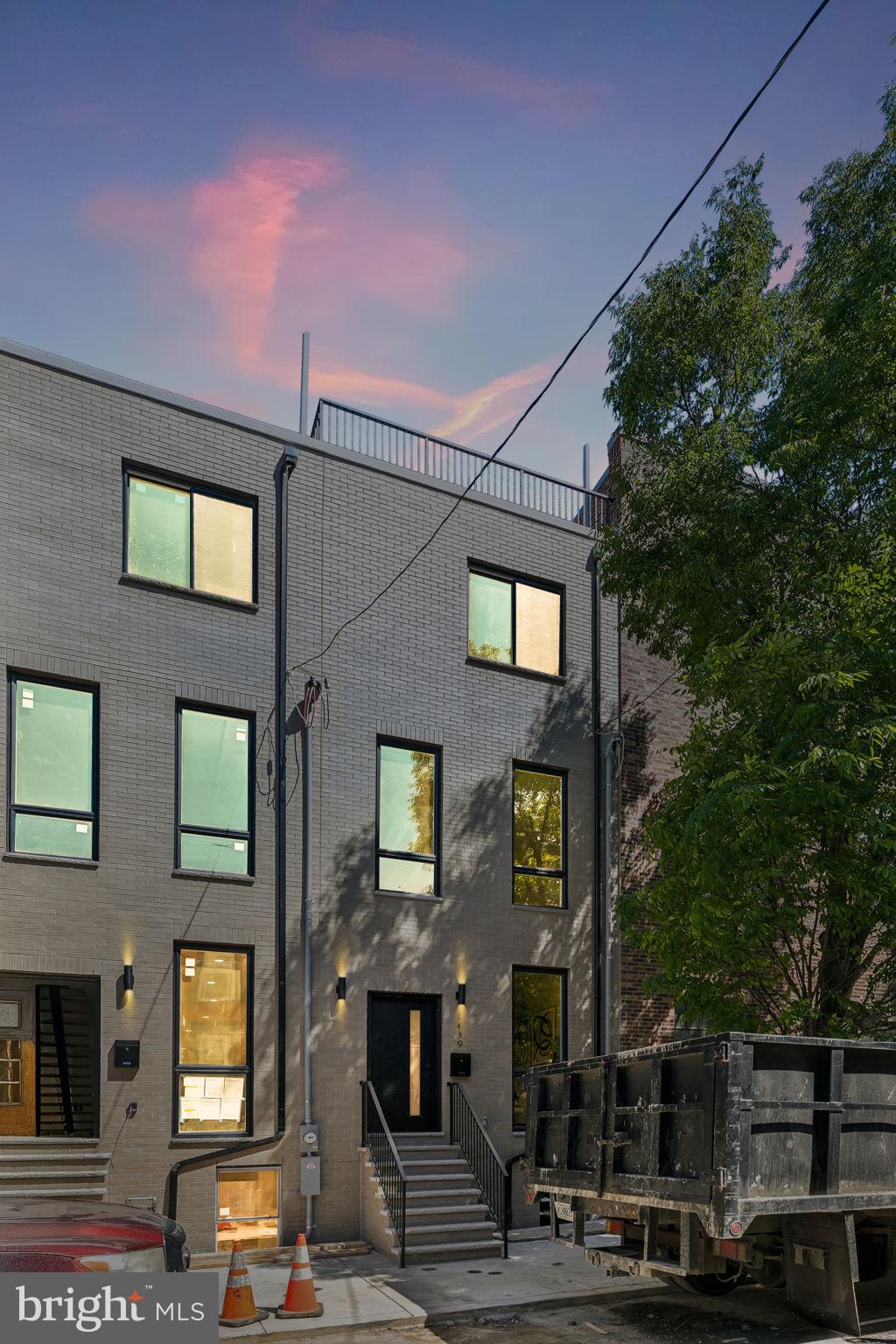1439 S 8TH STREET