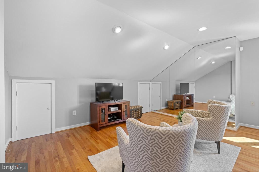 303 SPRUCE STREET